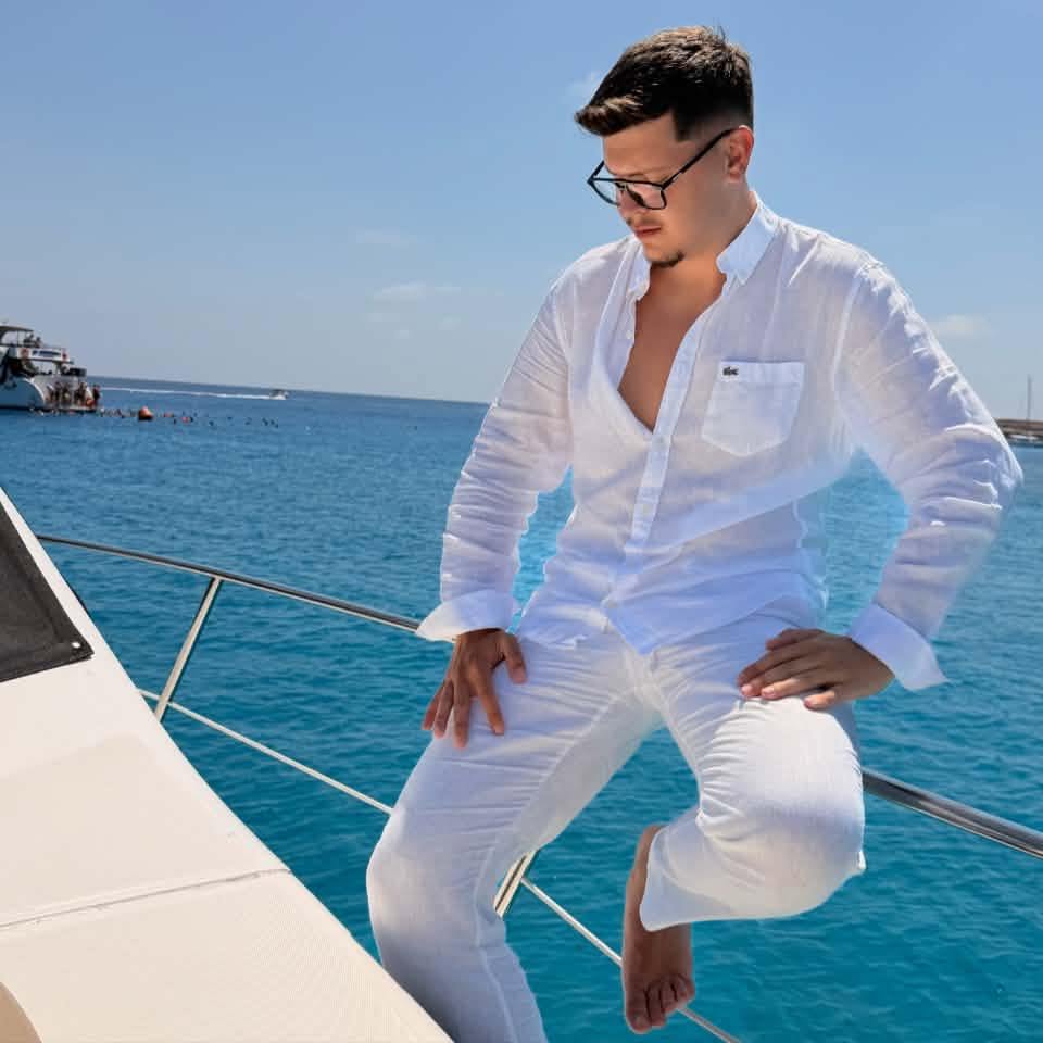 Multiplă campioană a României, surprinsă în vacanța din Grecia alături de un tânăr antreprenor. Primele imagini cu posibilul cuplu