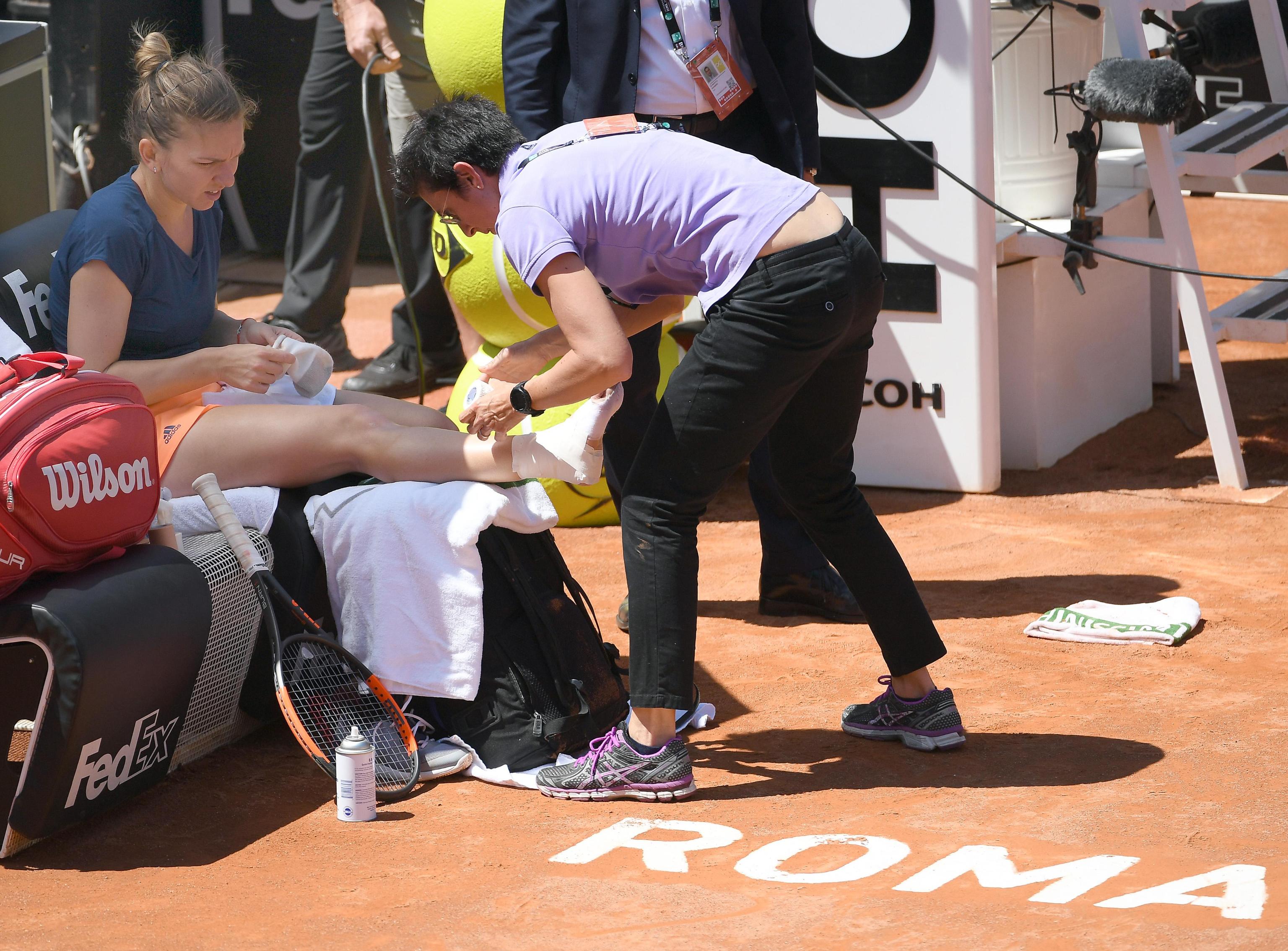 Simona Halep va efectua luni un control medical. Glezna jucătoarei noastre, problemă națională