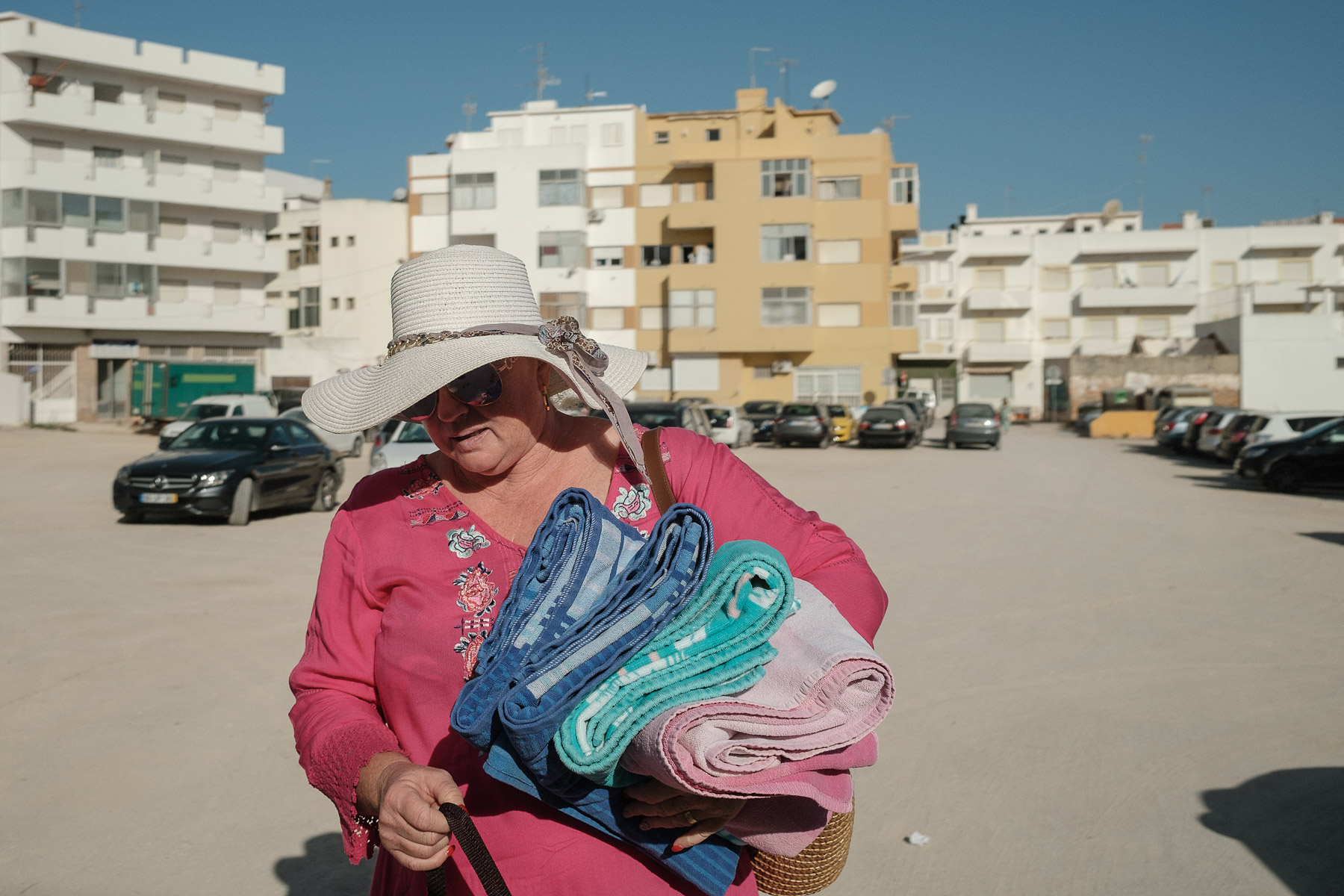 REPORTAJ | În spatele cearșafurilor. Cum arată viața unei femei care face curățenie în Portugalia: “Atâta am muncit, că n-am mai știut care e noapte și care dimineață”