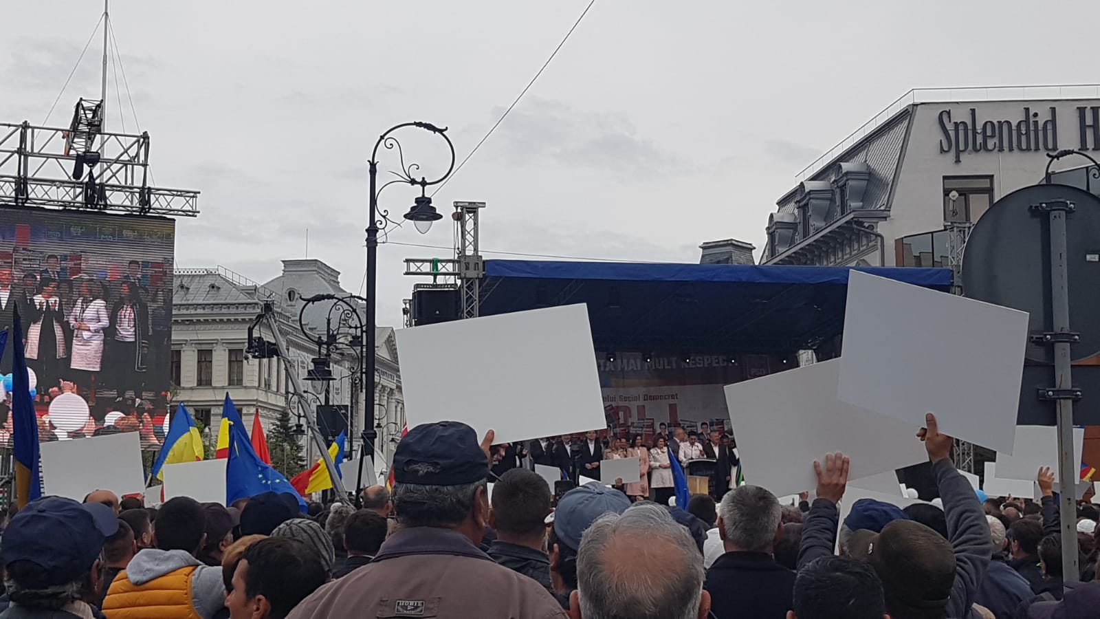 VIDEO/ Dragnea, la mitingul PSD de la Craiova: „Oamenii mi-au zis: «Chiar dacă te arestează, să nu renunţi, că venim şi te scoatem de acolo»”