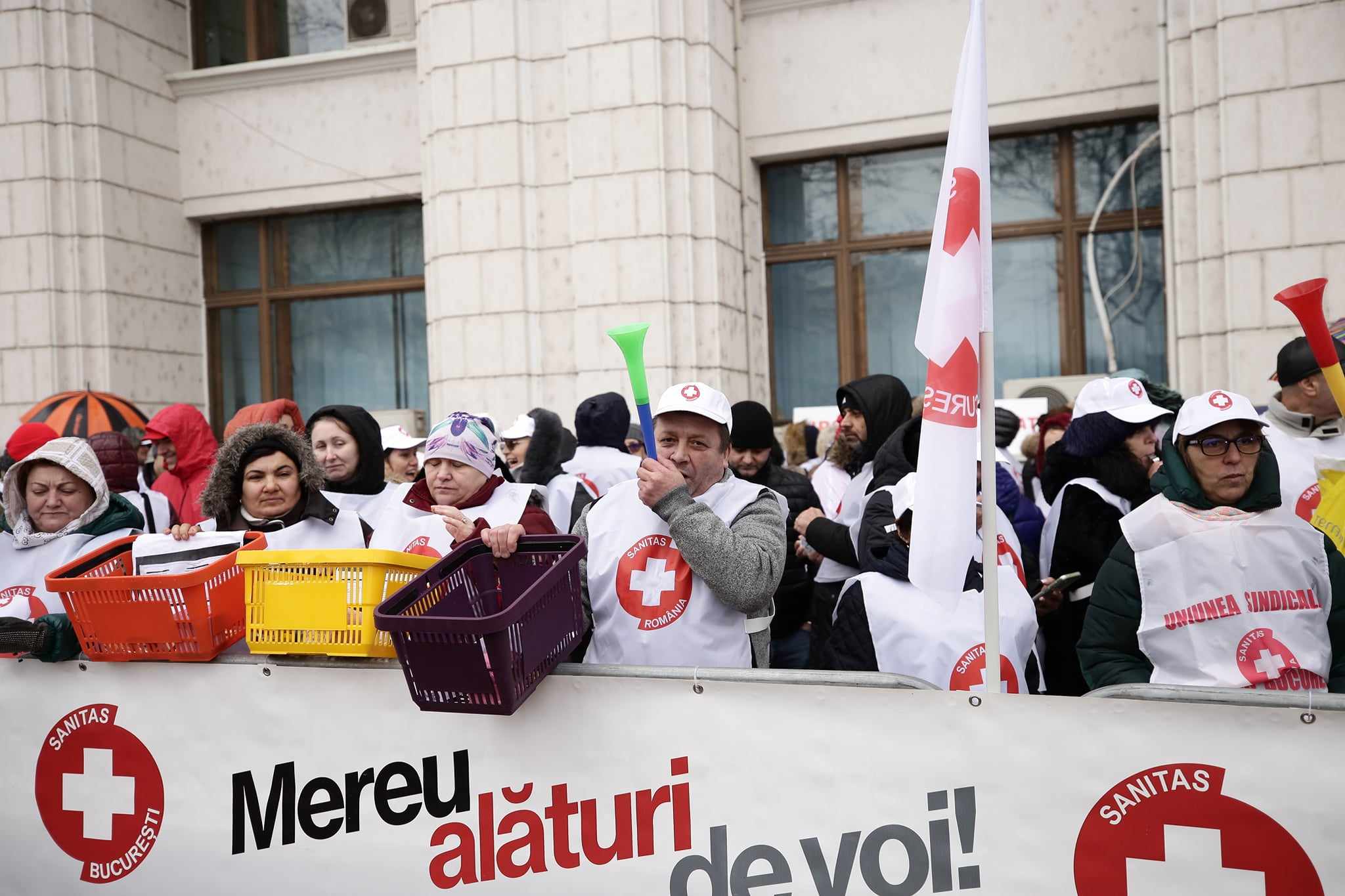 Protest Sanitas la Ministerul Finanţelor. Sindicaliştii cer o majorare cu cel puțin 20% a salariilor tuturor angajaţilor din Sănătate şi Asistenţă Socială