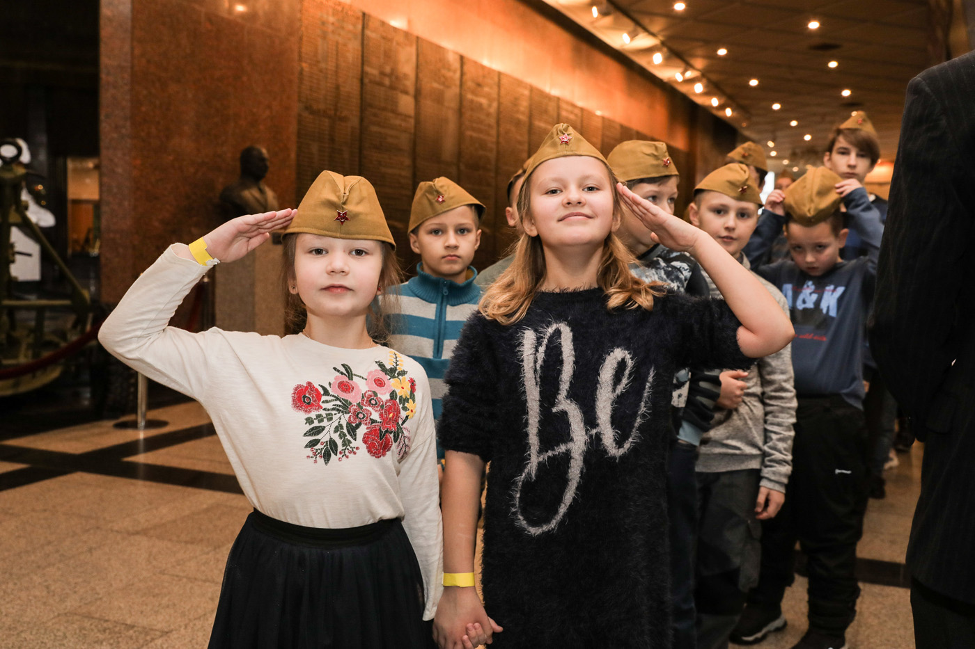 Ministerul Culturii din Rusia organizează o „sărbătoare militară” de Anul Nou pentru copii. Cei mici vor arunca „grenade” în „tancuri” și se vor ascunde de „explozii”