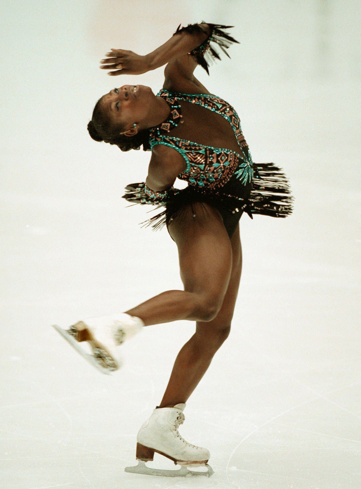 EXCLUSIV / Interviu savuros cu Surya Bonaly, una dintre marile campioane ale patinajului, vegetariană convinsă: ”Cum să mănânc pui, când eu mă jucam cu găina mea în curte? E ca și cum mi-aș mânca prietenii”. Franțuzoaica vine în România pentru ”Dracula pe gheață”