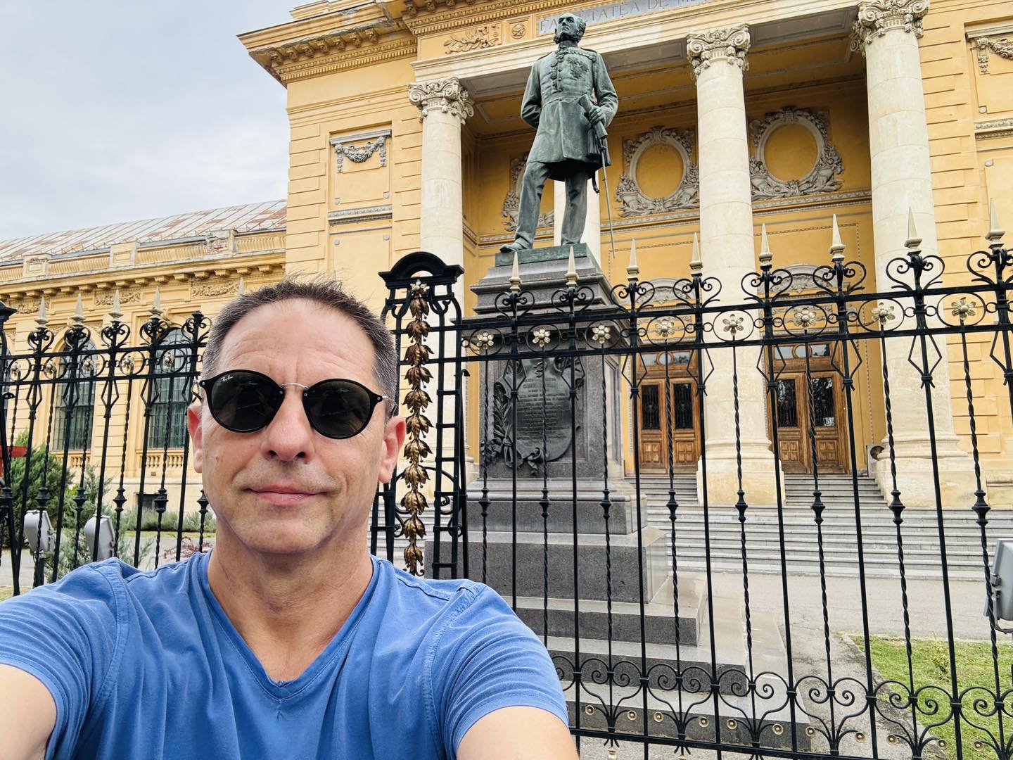 Dan Negru dezvăluie cum și-a cunoscut, de fapt, soția și care este secretul unei căsnicii de durată. „Toți au fost și sunt împreună”