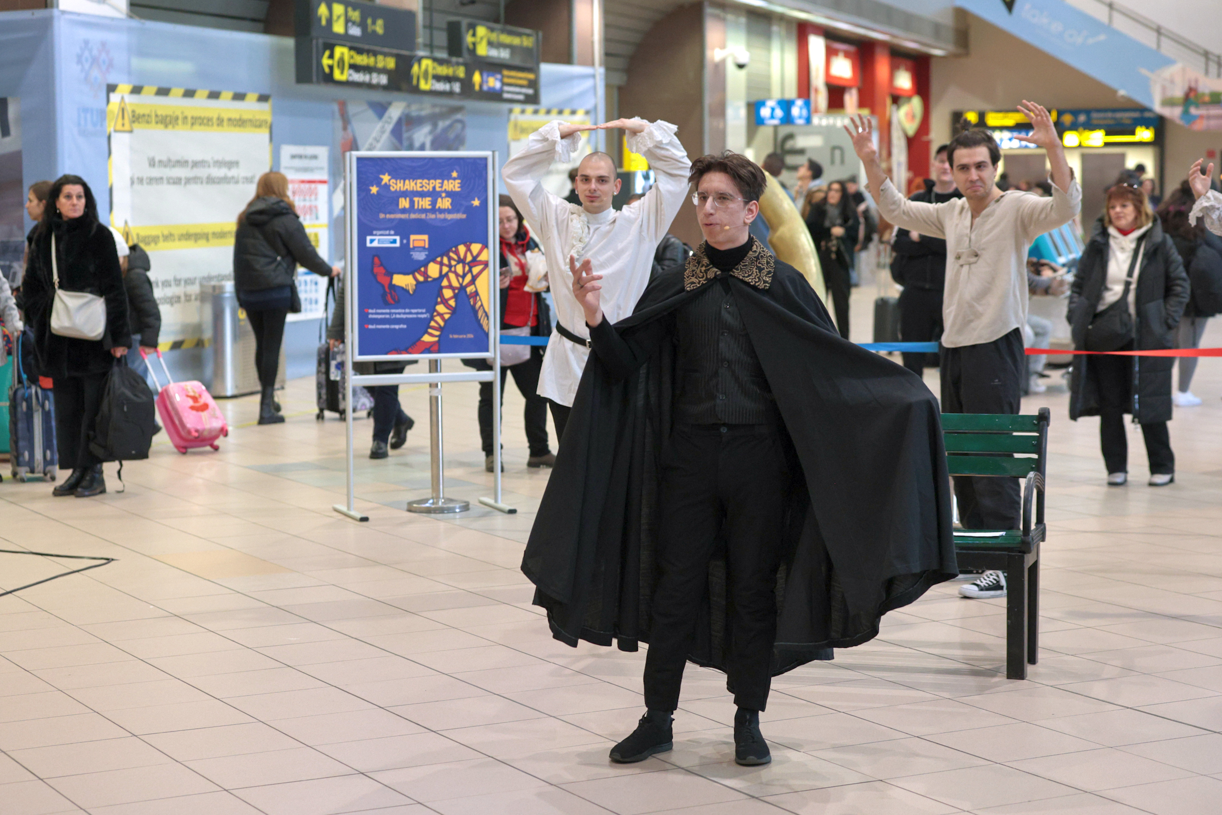 Surpriză pentru călătorii de pe Aeroportul Otopeni, de Valentine’s Day: spectacole din Shakespeare și momente coregrafice