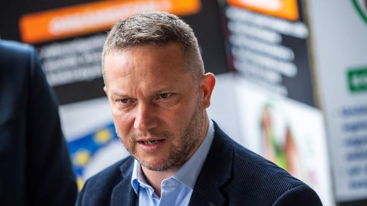 Rakétatámadás miatt óvóhelyen töltötte az éjszakát Ujhelyi István