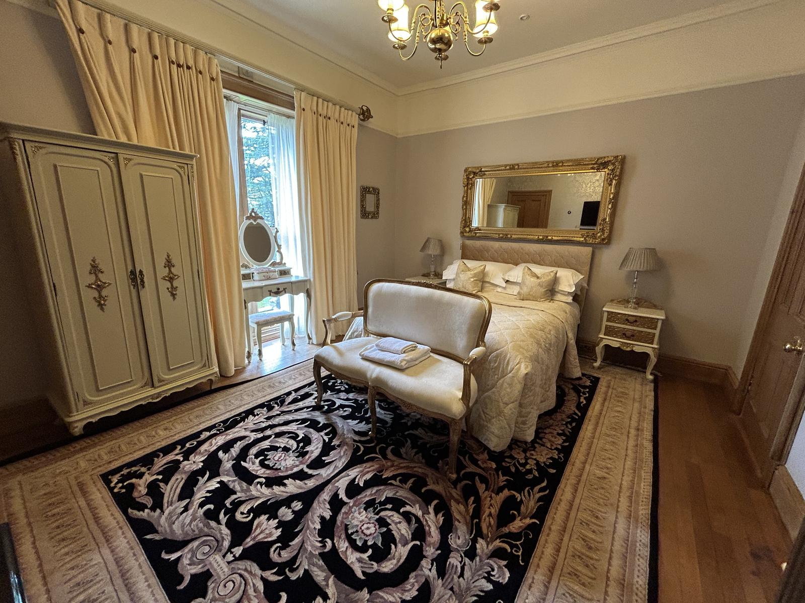 Imagini din castelul luxos în care ar fi trebuit să locuiască prințul William și Kate Middleton. Proprietatea se vinde cu 17 milioane de euro