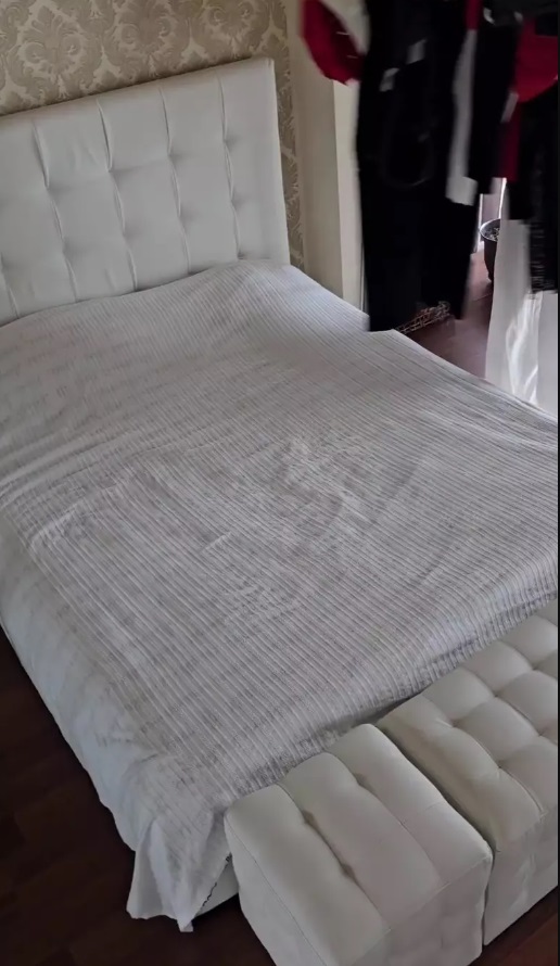 Imagini cu apartamentul în care locuiesc Carmen Brumă și Mircea Badea: „Nu mai stau în chirie. M-am hotărât să mă așez la casa ei”