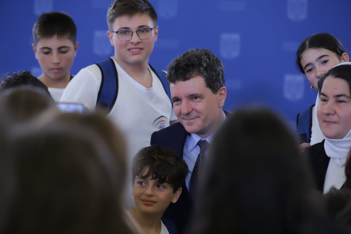 Nicuşor Dan, către copiii din diaspora: Statul ăsta român trebuie să aibă grijă de toţi românii. Se întâmplă asta în practică? Nu prea, în momentul ăsta