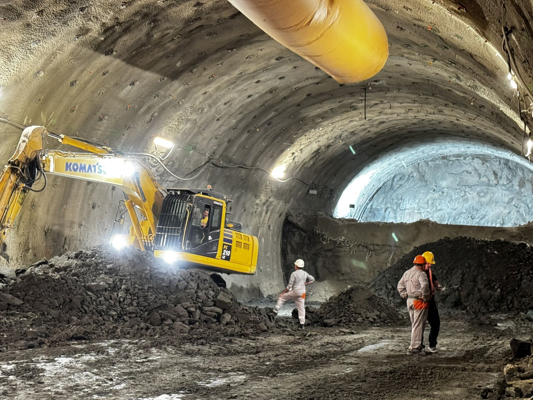 Șantierul autostrăzii A1 Lugoj - Deva: Câți metri mai sunt de excavat din „tunelurile pentru urși”