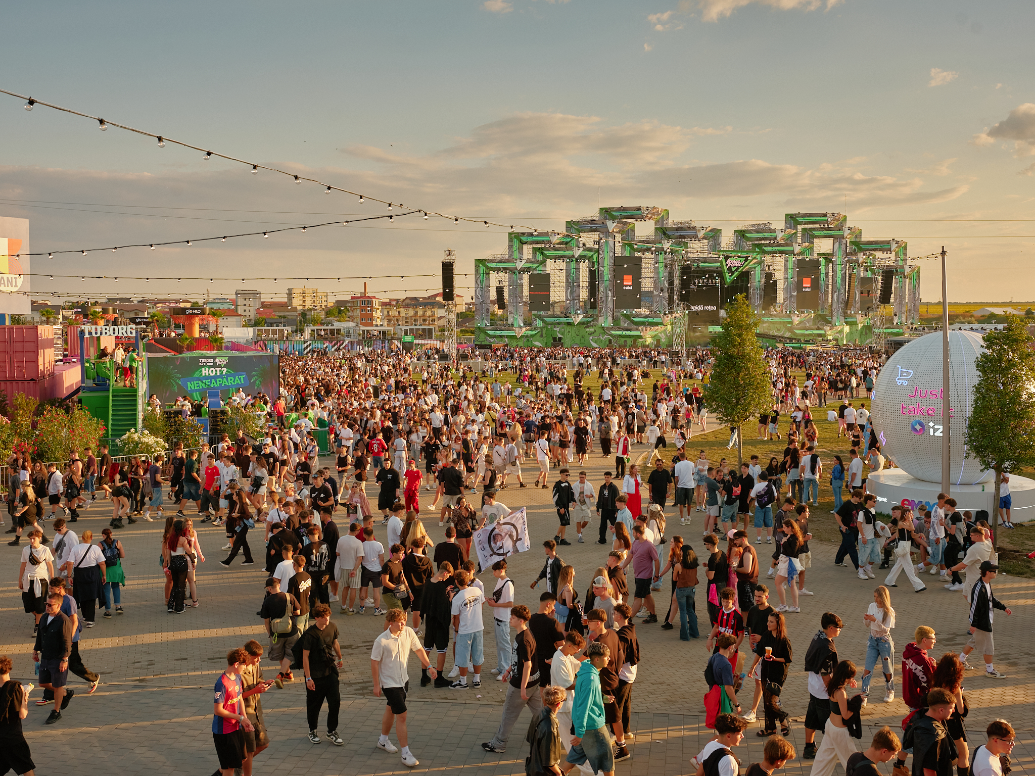Cât a costat un sejur la mare, în Costinești, în perioada festivalului Beach, Please! 2026