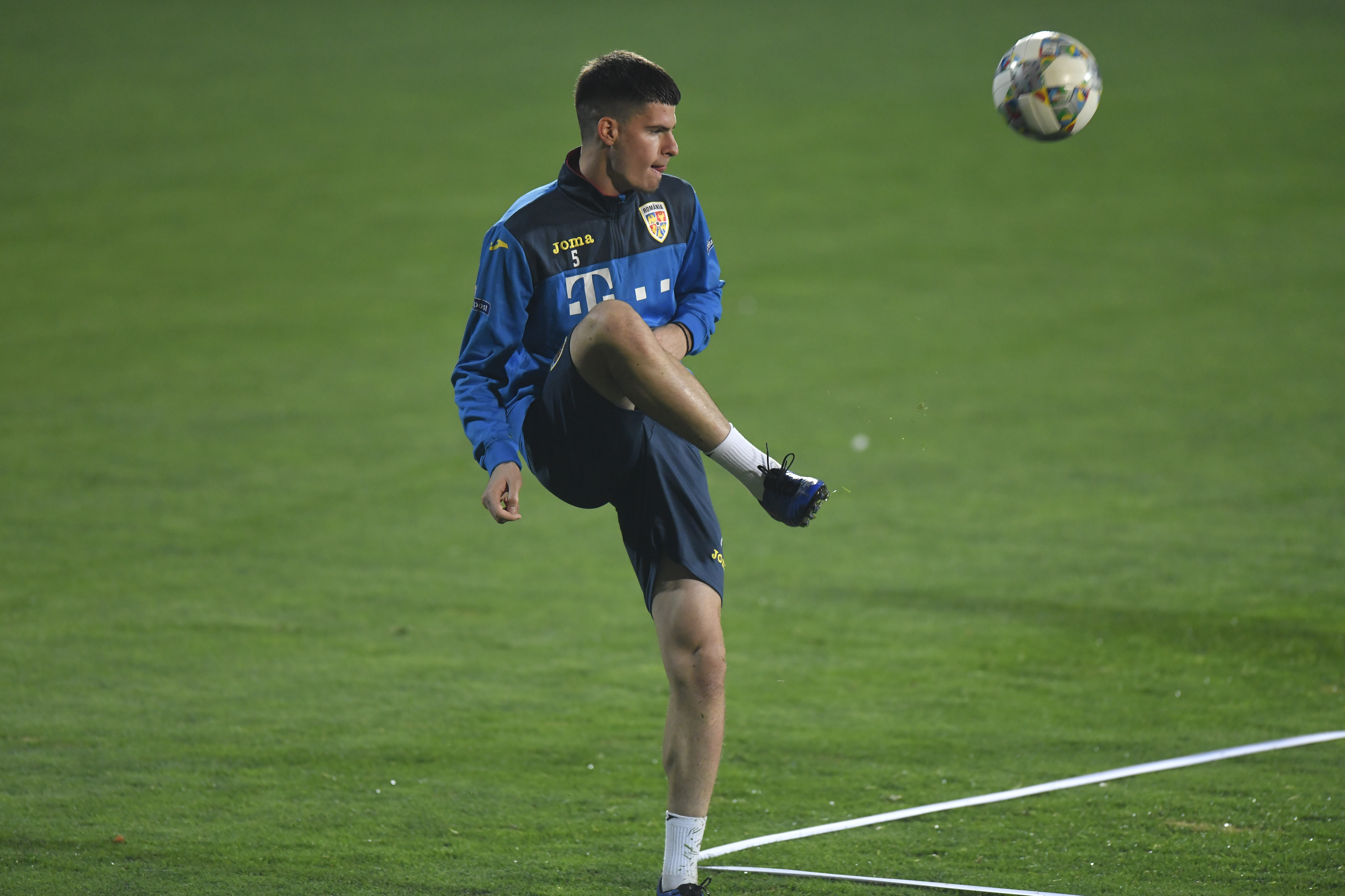 EXCLUSIV | Tudor Băluță, mezinul naționalei României, și-a stabilit prioritățile: ”Am ajuns fotbalist. Cartea trece pe planul doi” | VIDEO