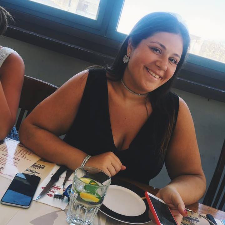Povestea Adinei, studenta care și-a construit în câțiva ani o afacere care valorează azi milioane de dolari. Totul a început la parterul blocului în care locuia