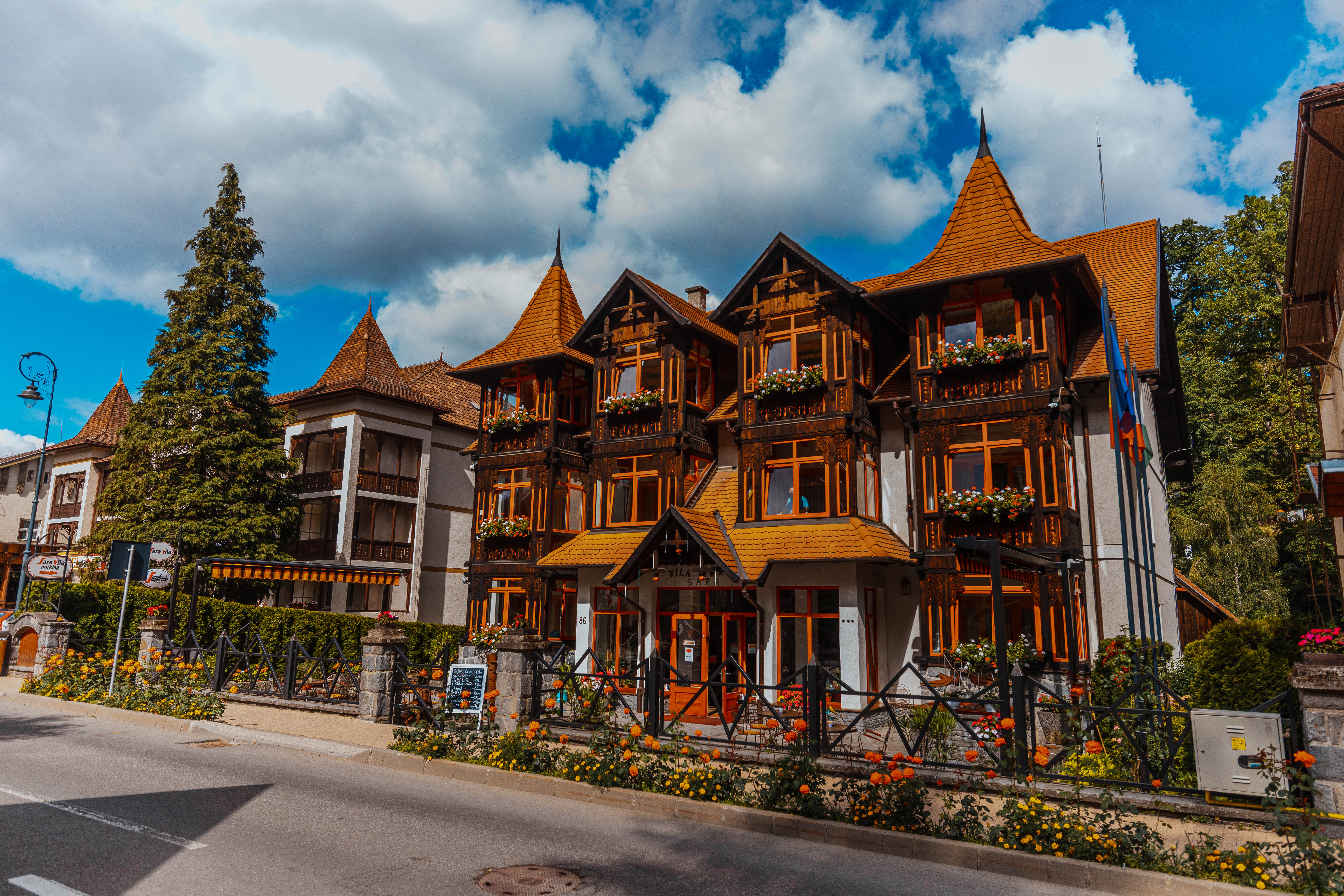 Cât costă vacanța de Crăciun 2025 și de Revelion 2026 în România. Ce caută turiștii și ce buget alocă pentru sărbătorile de iarnă