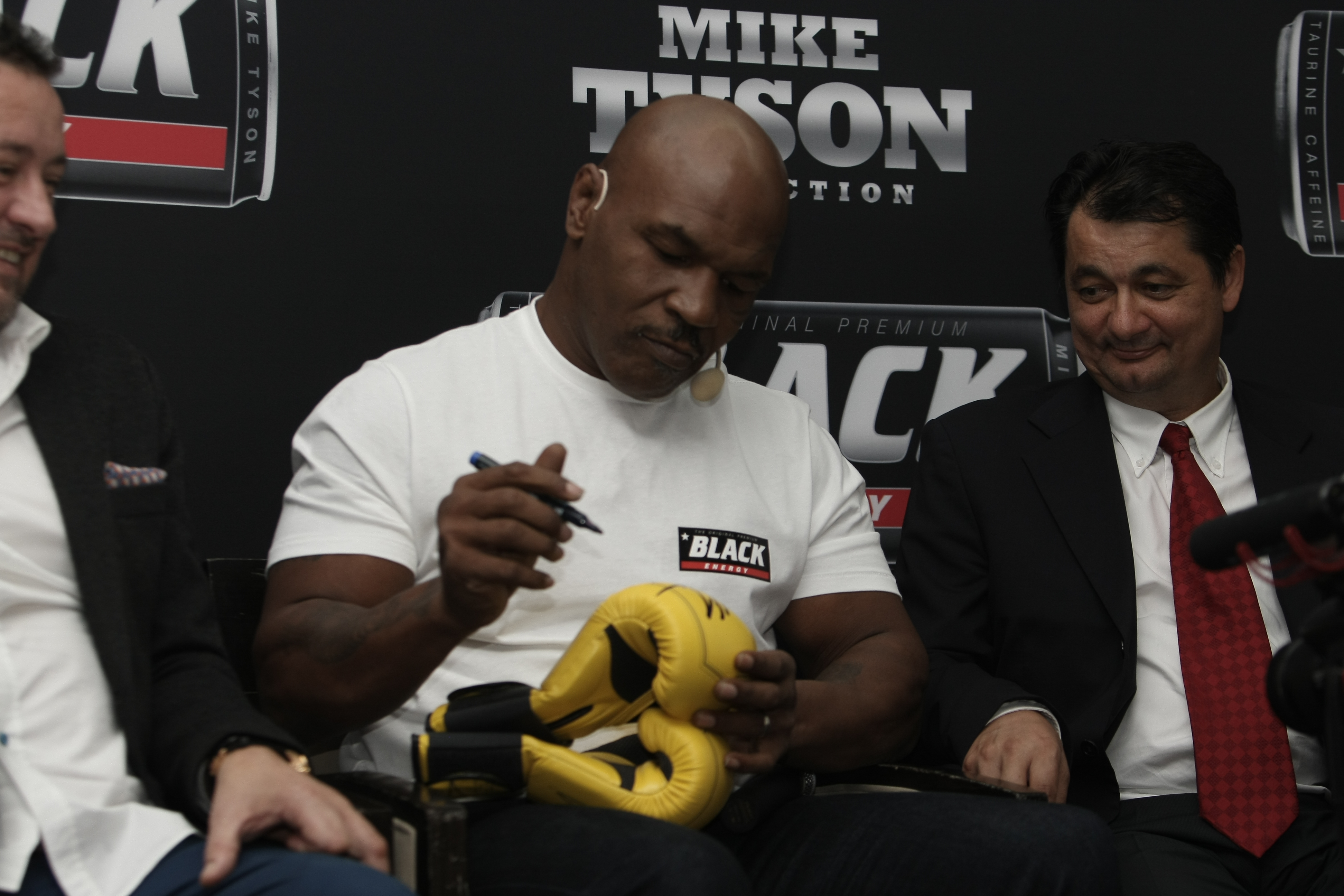 Mike Tyson, încă o întâlnire la nivel înalt. Prințul Paul și-a adus fiul să-l cunoască / FOTO EXCLUSIV