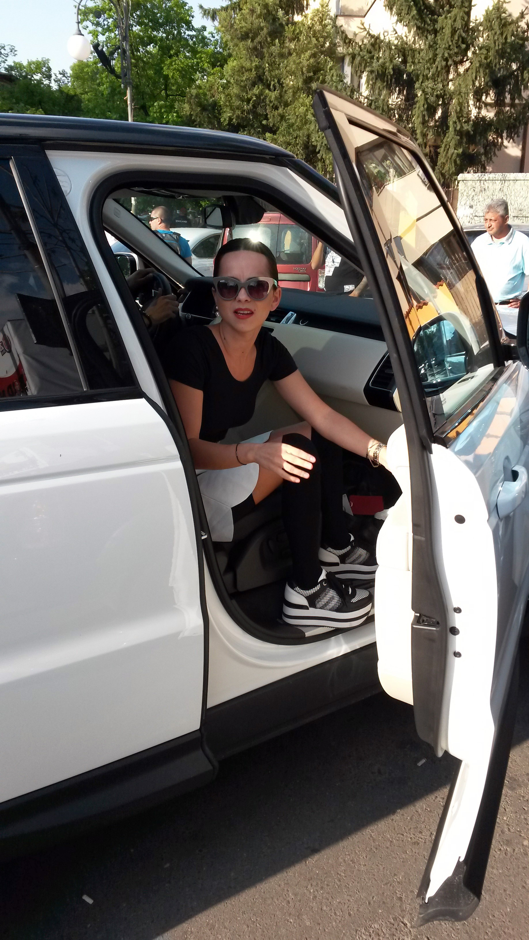 Cântăreața Inna, cu o supermașină la turneul de tenis: ”Am făcut gimnastică și atletism. Eram bună la viteză” / GALERIE FOTO