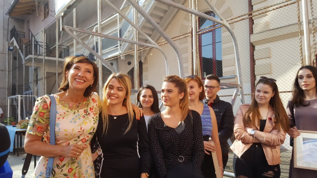 Carmen Iohannis, din nou dirigintă. Ce apariție a avut soția președintelui României în prima zi de școală (FOTO)