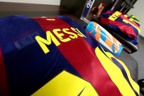LIGA CAMPIONILOR. JUVENTUS TORINO - FC BARCELONA 1-3. ^Finală de vis! "Extratereştrii" au cucerit pentru a cincea oară cel mai râvnit trofeu european la nivel de cluburi şi au realizat a doua triplă din istoria clubului: campionat, Cupa Spaniei, UCL / LIVE BLOG