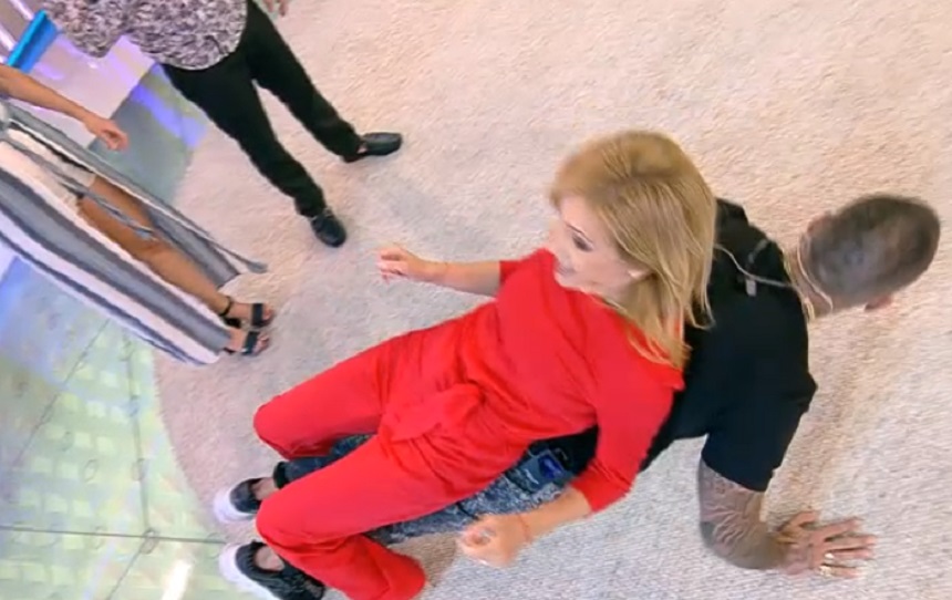 Alex Velea, flotări cu Simona Gherghe în spate. Imagini de senzație cu cei doi | FOTO