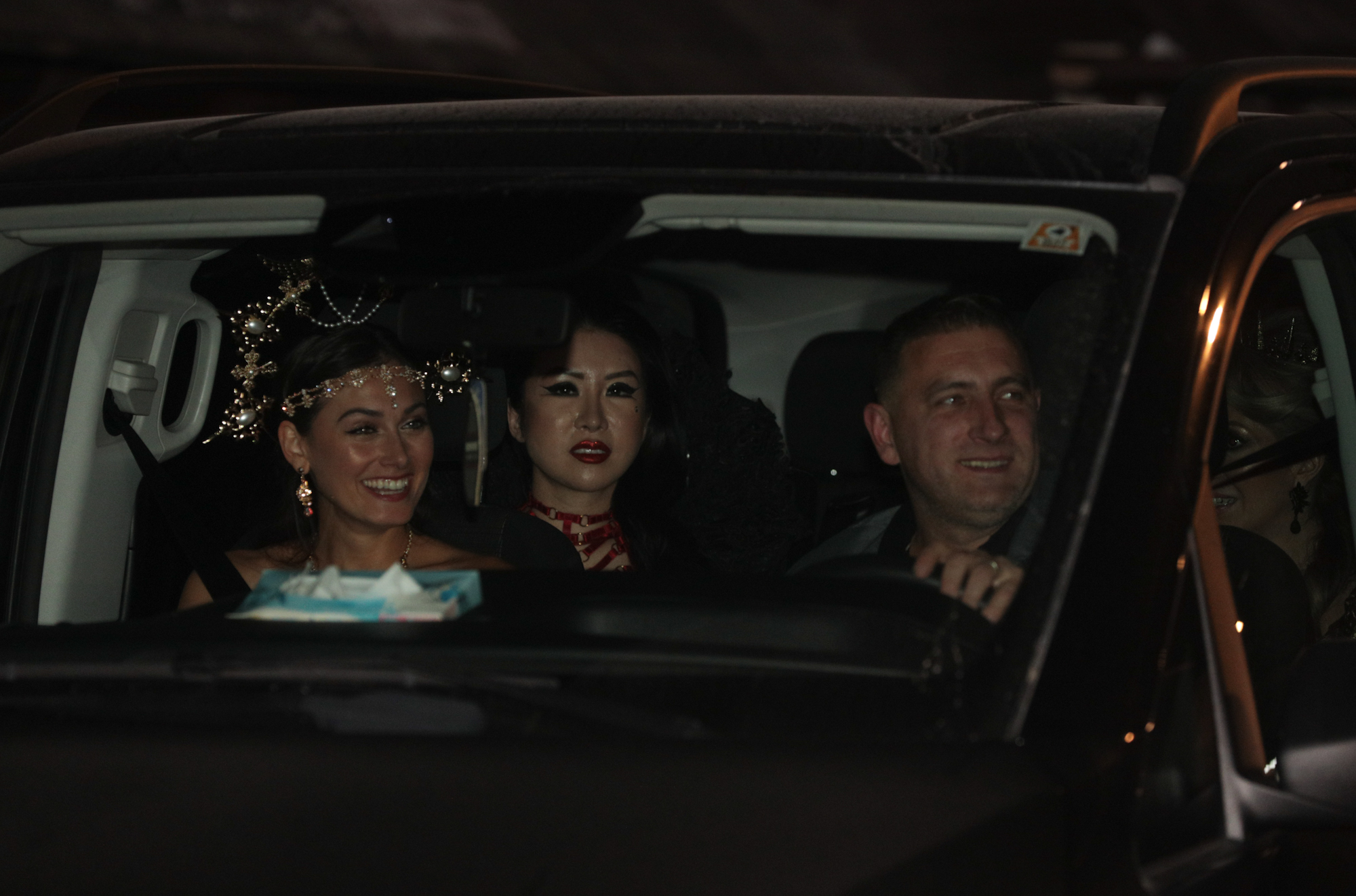 Cum s-au costumat invitații de la petrecerea miliardarilor de Halloween de la Castelul Bran. Cine a jucat rolul contelui Dracula