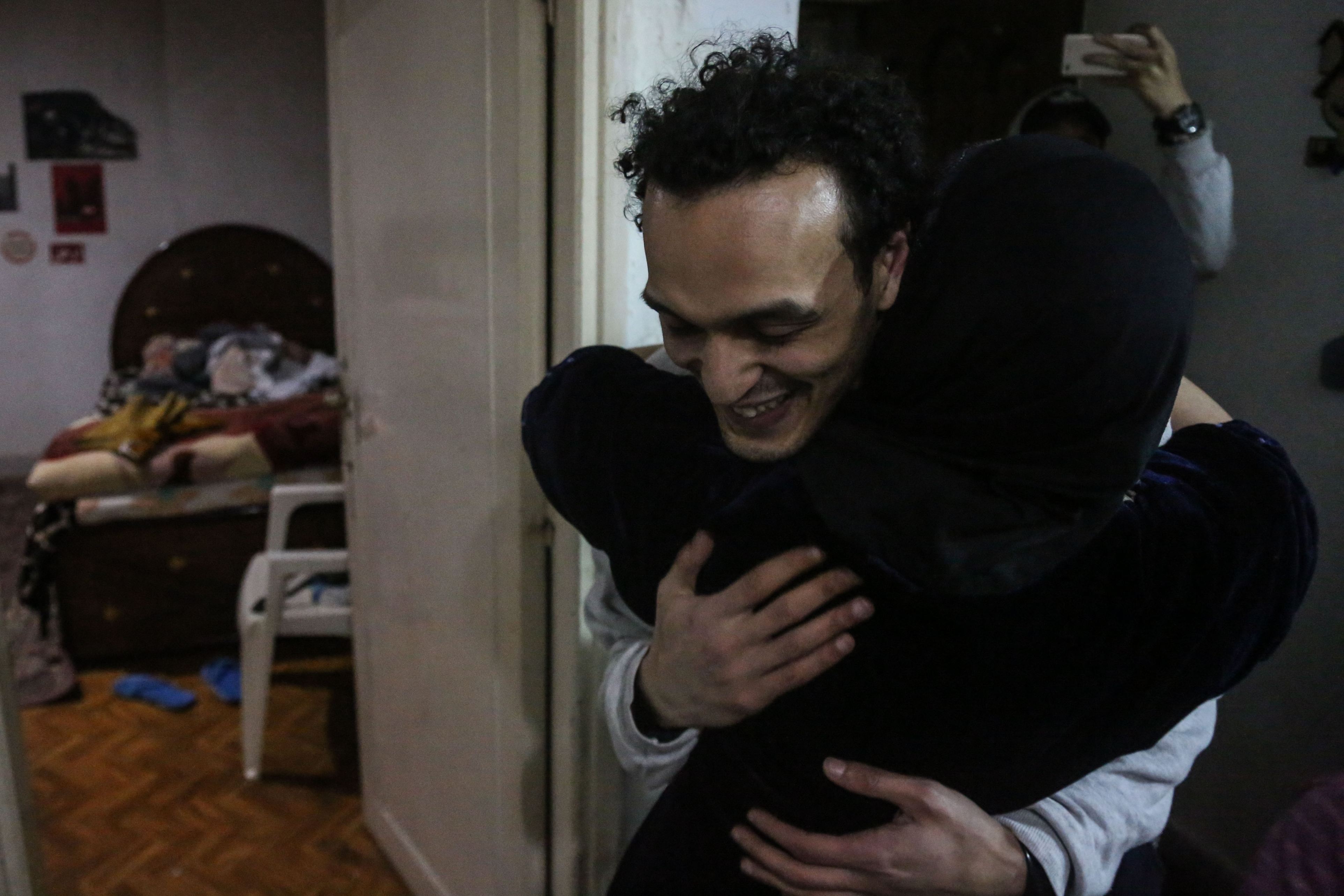 FOTO | Jurnalistul egiptean Mahmoud Abu Zeid a fost eliberat după cinci ani de închisoare. A fost arestat pentru că a relatat despre protestele sângeroase din Cairo
