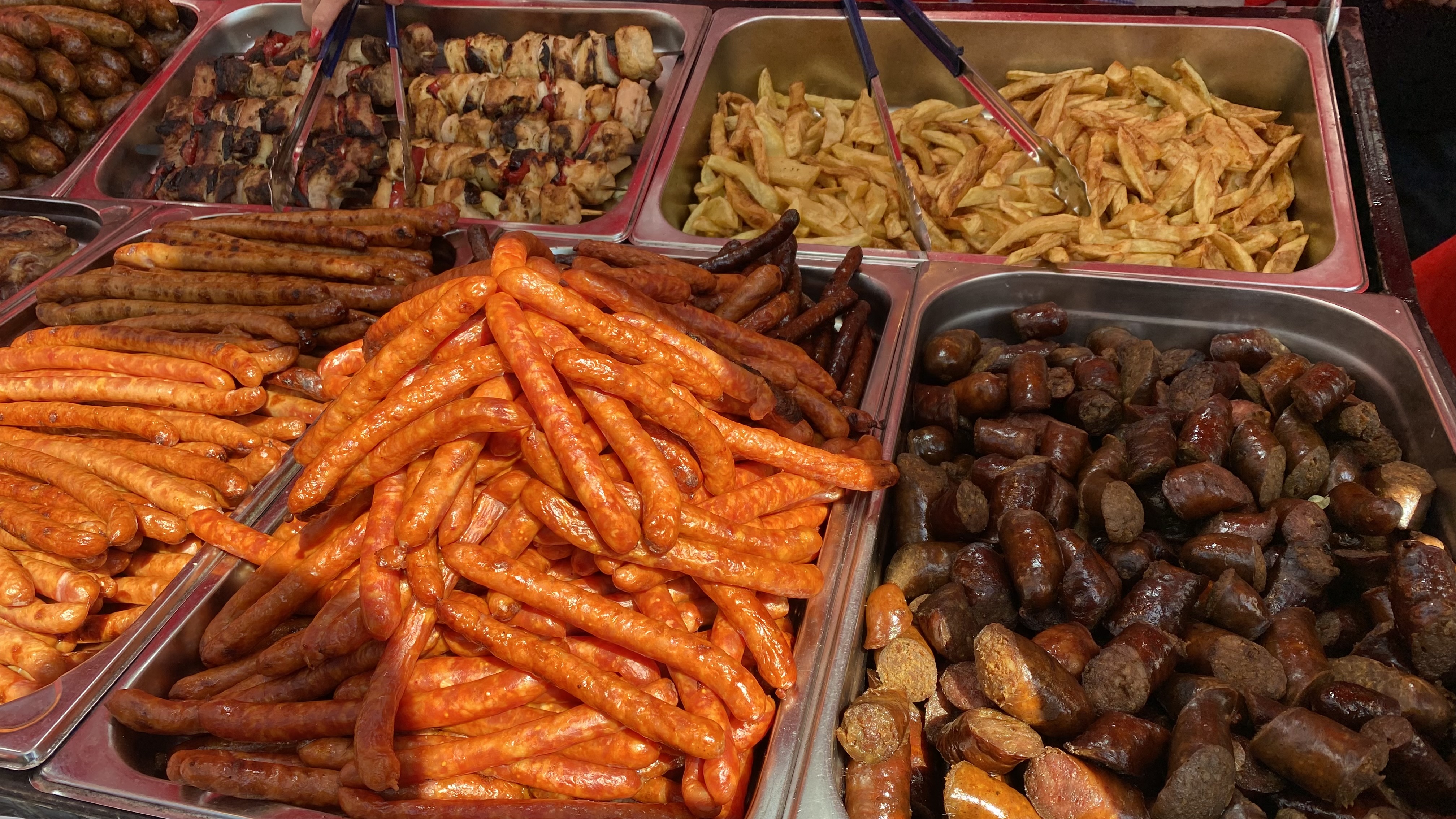 Evenimente gastronomice de 1 Mai în București: mici de un metru în parcul IOR și festin culinar lângă Arena Națională