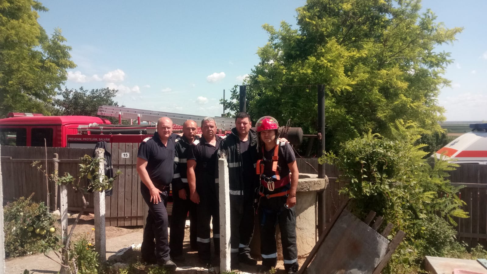 Femeie din Tulcea căzută într-o fântână, salvată de pompieri într-o misiune contracronometru |VIDEO