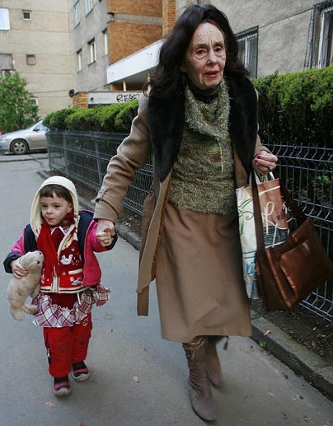 Cum arată în prezent fiica Adrianei Iliescu, cea mai bătrână mamă din România. Eliza are 20 de ani și studiază la două facultăți