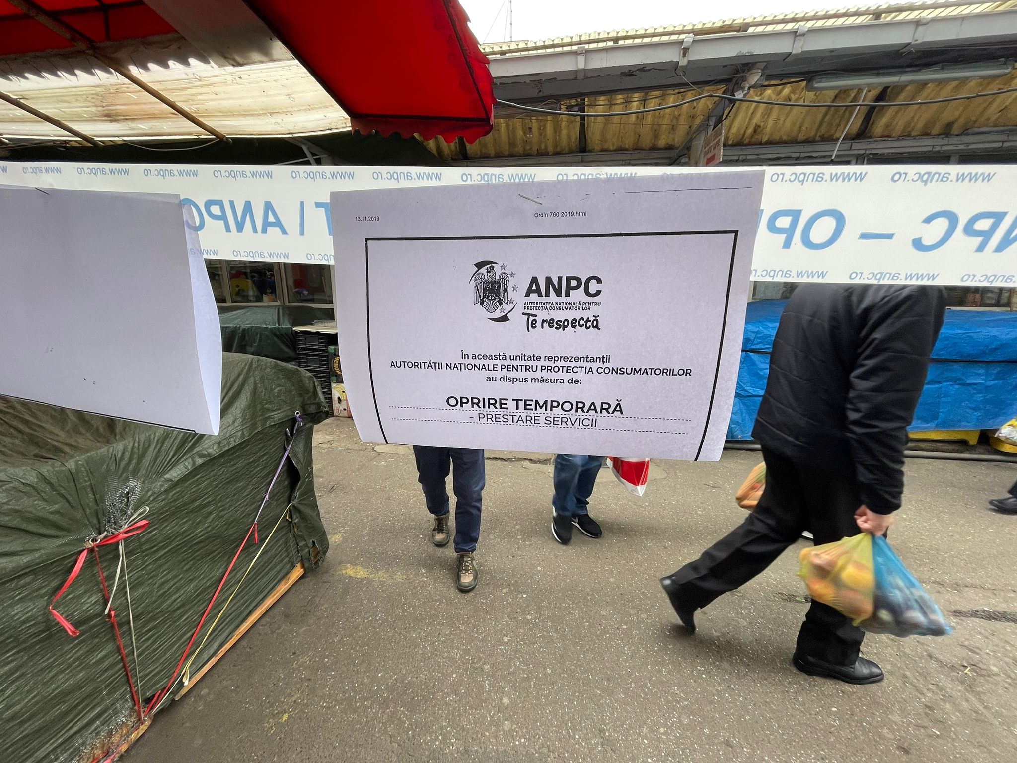 Amenzi de aproape 200.000 de lei date de ANPC, în urma controalelor din pieţele Gorjului şi Veteranilor