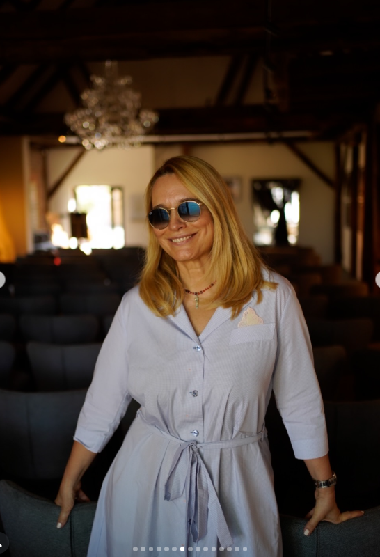 Noi imagini cu Andreea Esca la Căminul Cultural, construit în Porumbacu de Sus. „Am visat la locul acesta și acum sunt foarte fericită”