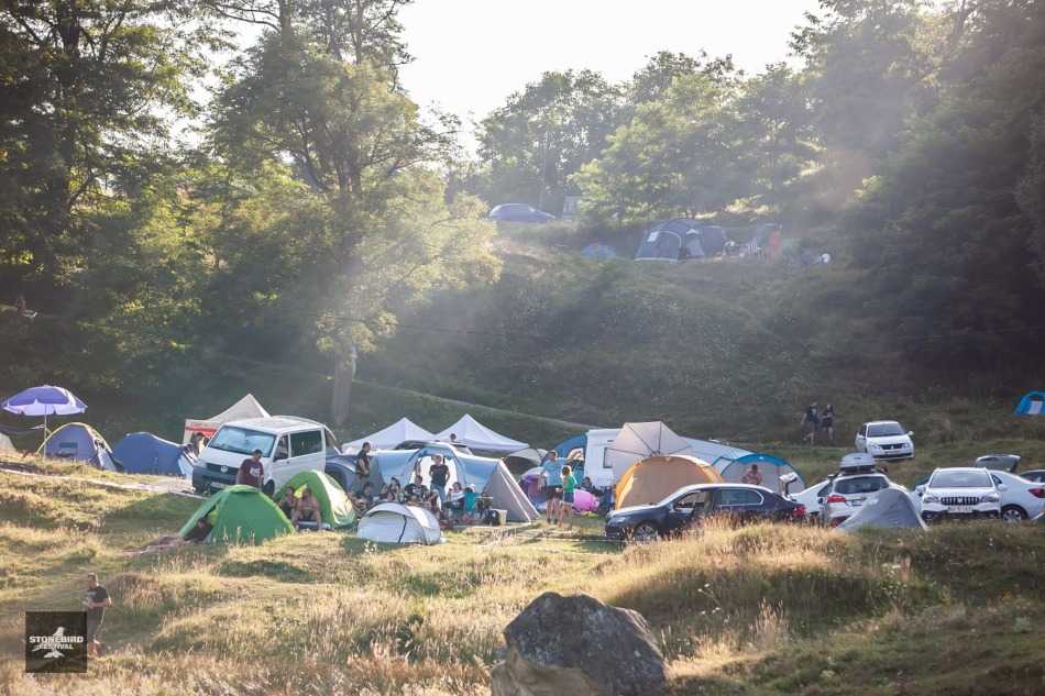 Sătenii din Corbi i-au făcut plângere primarului că le-a asfaltat o uliță în sat. Motivul incredibil pentru care au recurs la acest gest