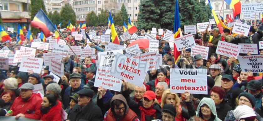 UPDATE / Miting PSD la Târgoviște. 10.000 de oameni au participat la o manifestație de susținere a Guvernului Grindeanu GALERIE FOTO
