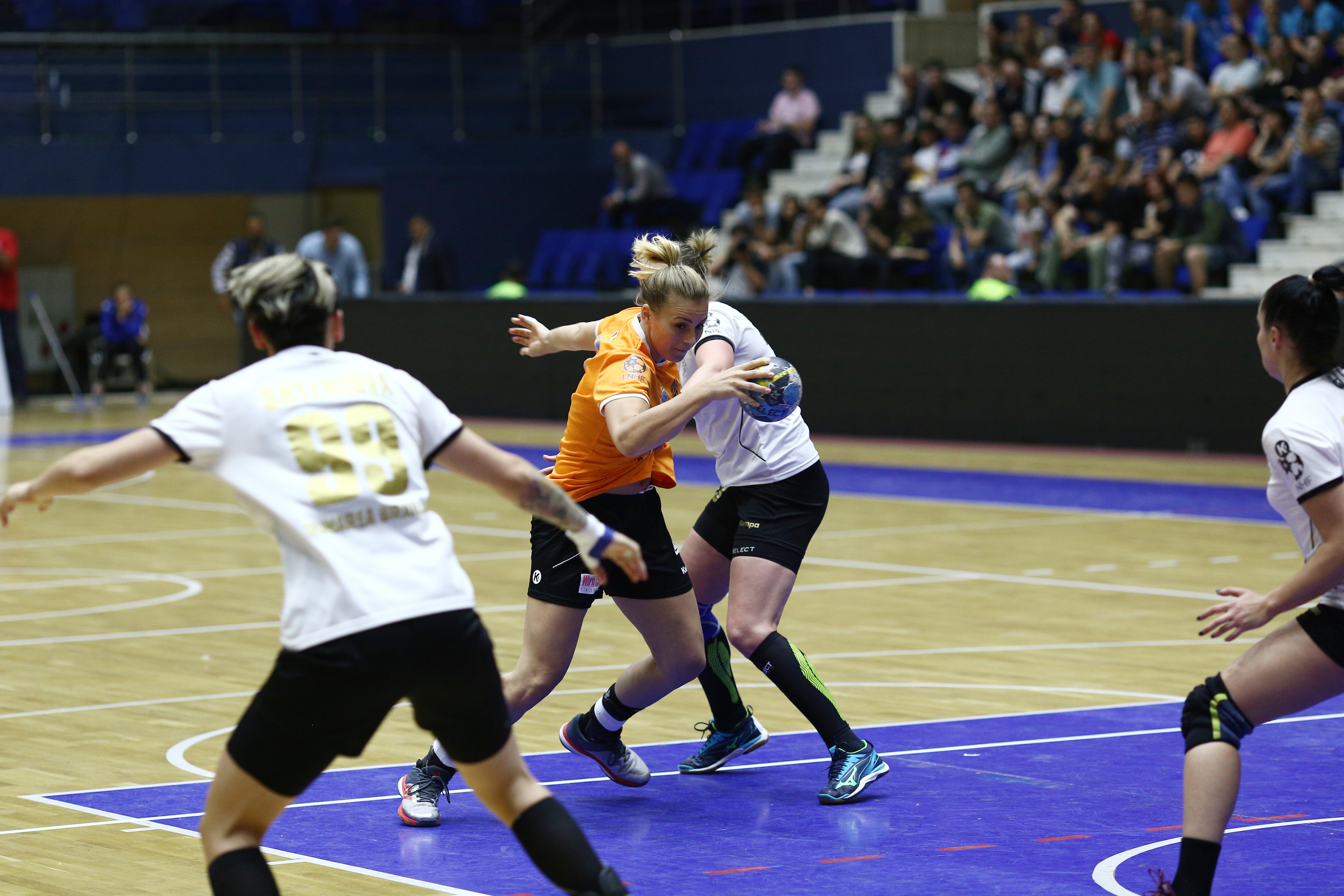 Petrecerea de titlu a handbalistelor CSM București. Au primit medaliile de campioane ale Ligii Naționale de handbal feminin