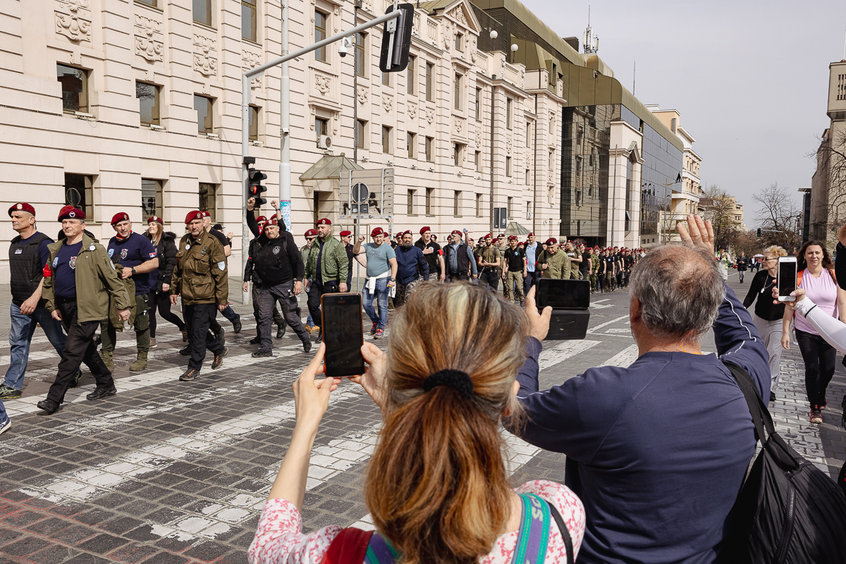 Drapelul României flutură în mijlocul protestului uriaș de la Belgrad: „Ne-am inspirat de la voi!”