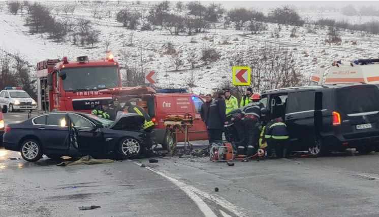 FOTO/ Grav accident rutier pe DN 1! O persoană a murit și alte 4 sunt rănite. Un copil este printre victime!