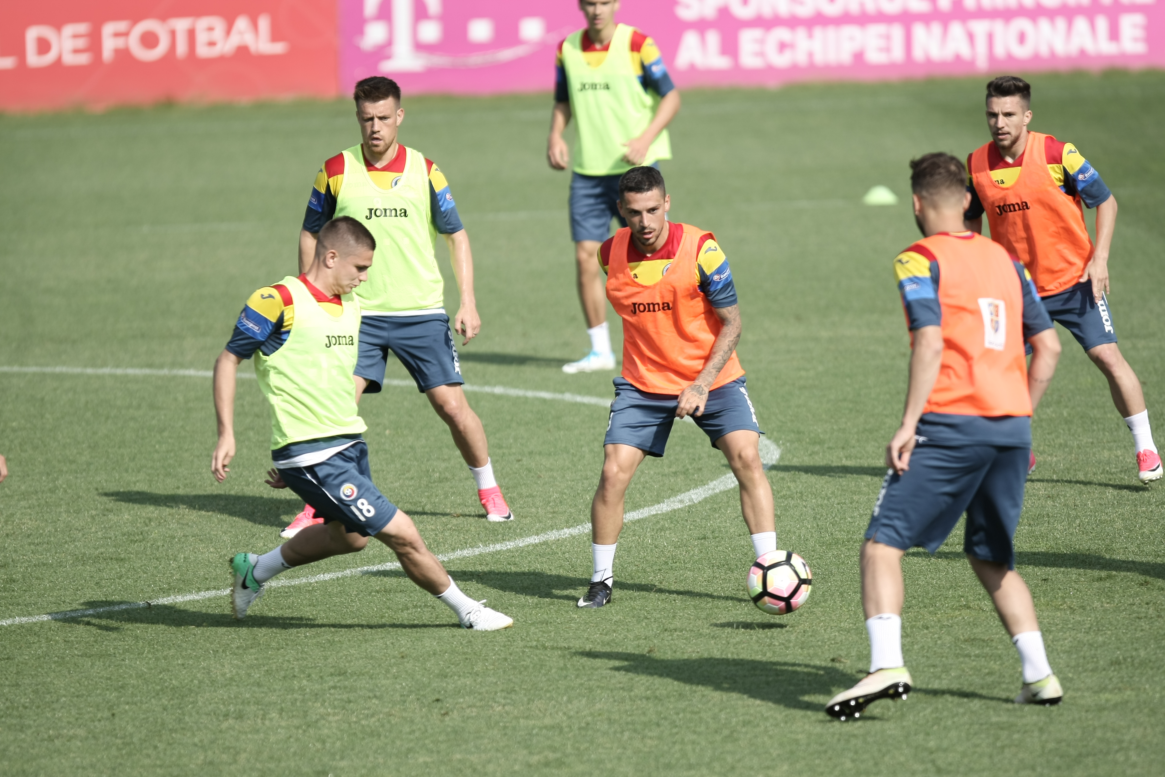 Naționala de fotbal a României a efectuat un antrenament deschis publicului. Meciul decisiv cu Polonia se apropie / FOTO&VIDEO
