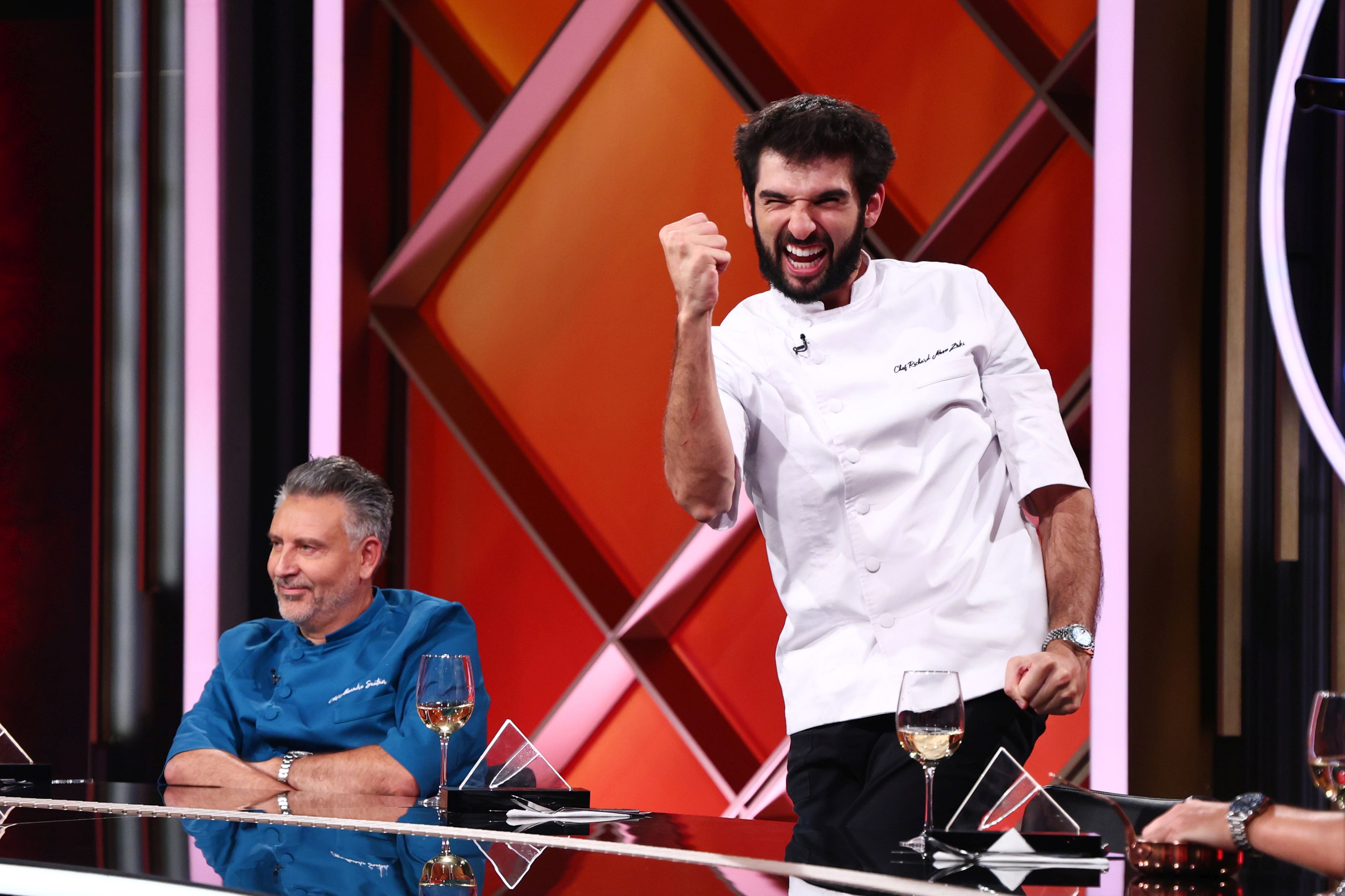 Care este clasamentul juraților de la „Chefi la cuțite” până acum, după 6 amulete. Topul decide câți concurenți va avea fiecare echipă