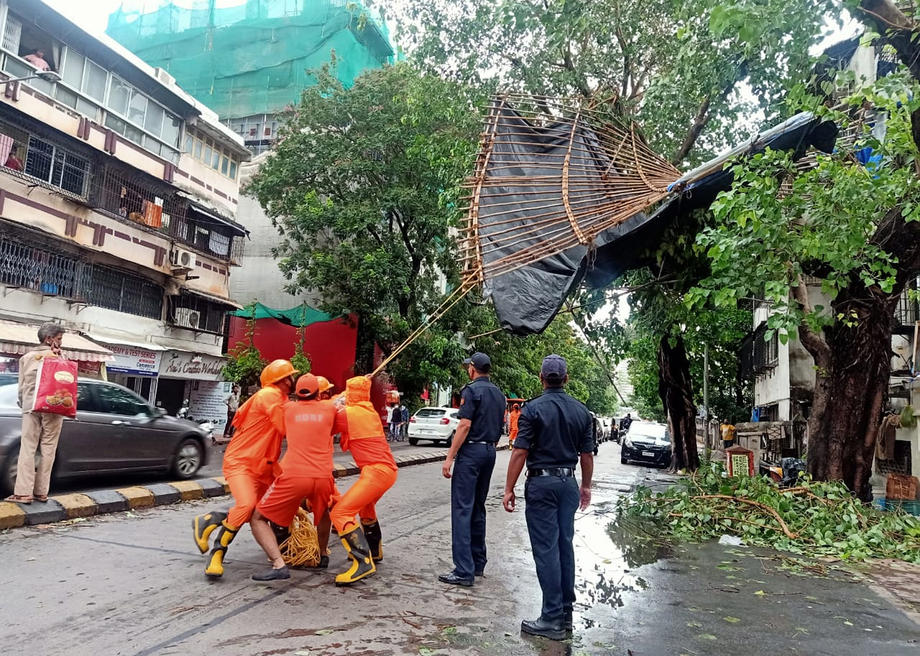 Cel puțin 24 de oameni au murit și alți 96 sunt dați dispăruți pe mare, în urma ciclonului Tauktae, care a devastat India