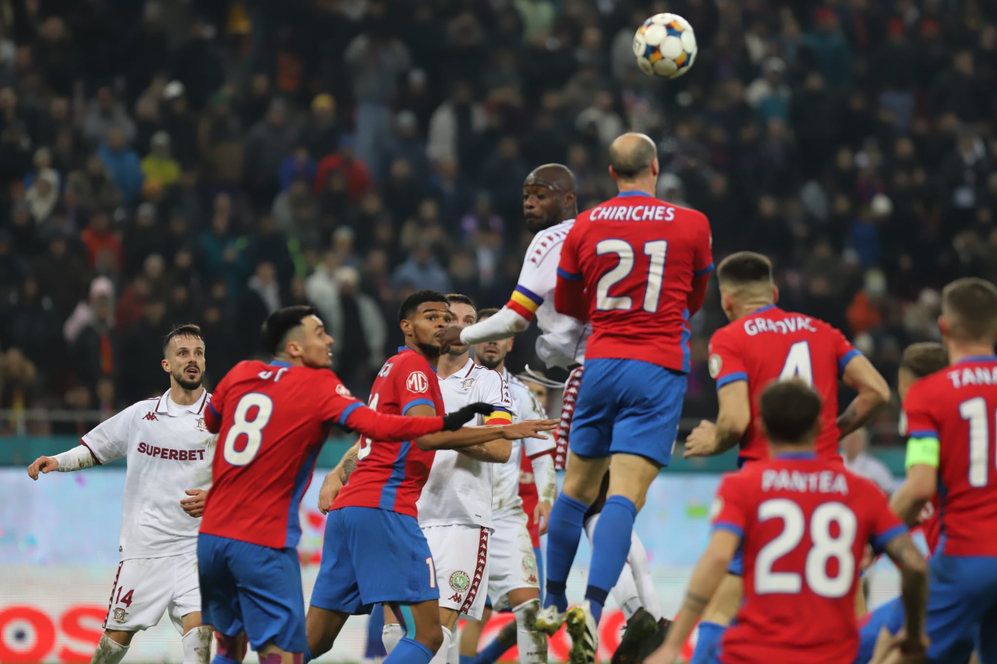 Superliga: FCSB-Rapid 2-1, după un derby superb și o fază controversată în final