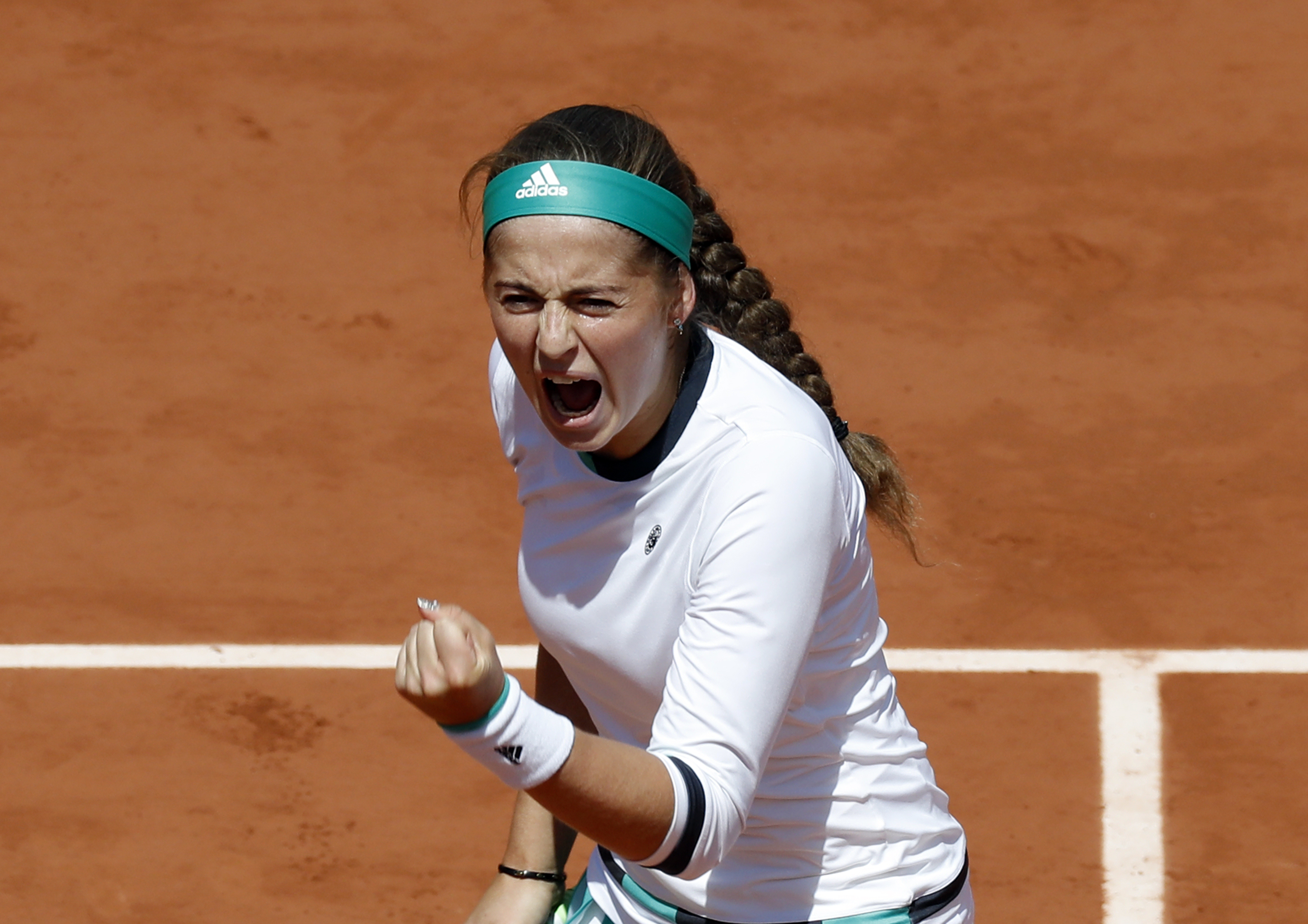 Jelena Ostapenko e nebună! Cine a făcut această acuzație ! ”A aruncat cu racheta în direcția unui copil de mingi”. ”Bitch fight” în 2016! A lovit-o și pe Simona / FOTO&VIDEO
