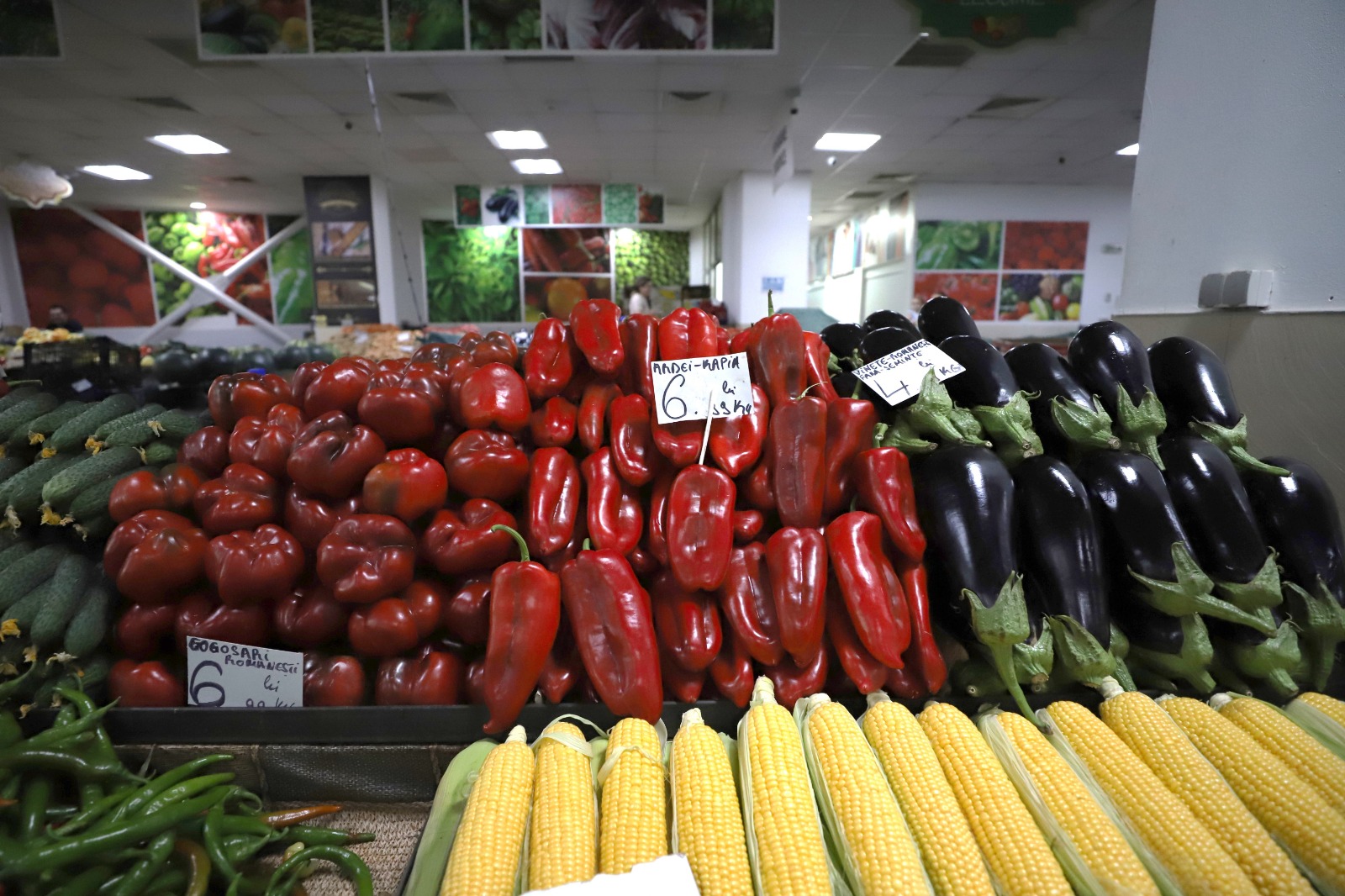Cât costă să cumperi ingrediente pentru 10 borcane de zacuscă: calculul pentru rețeta tradițională cu vinete, ardei kapia, gogoșari și ceapă
