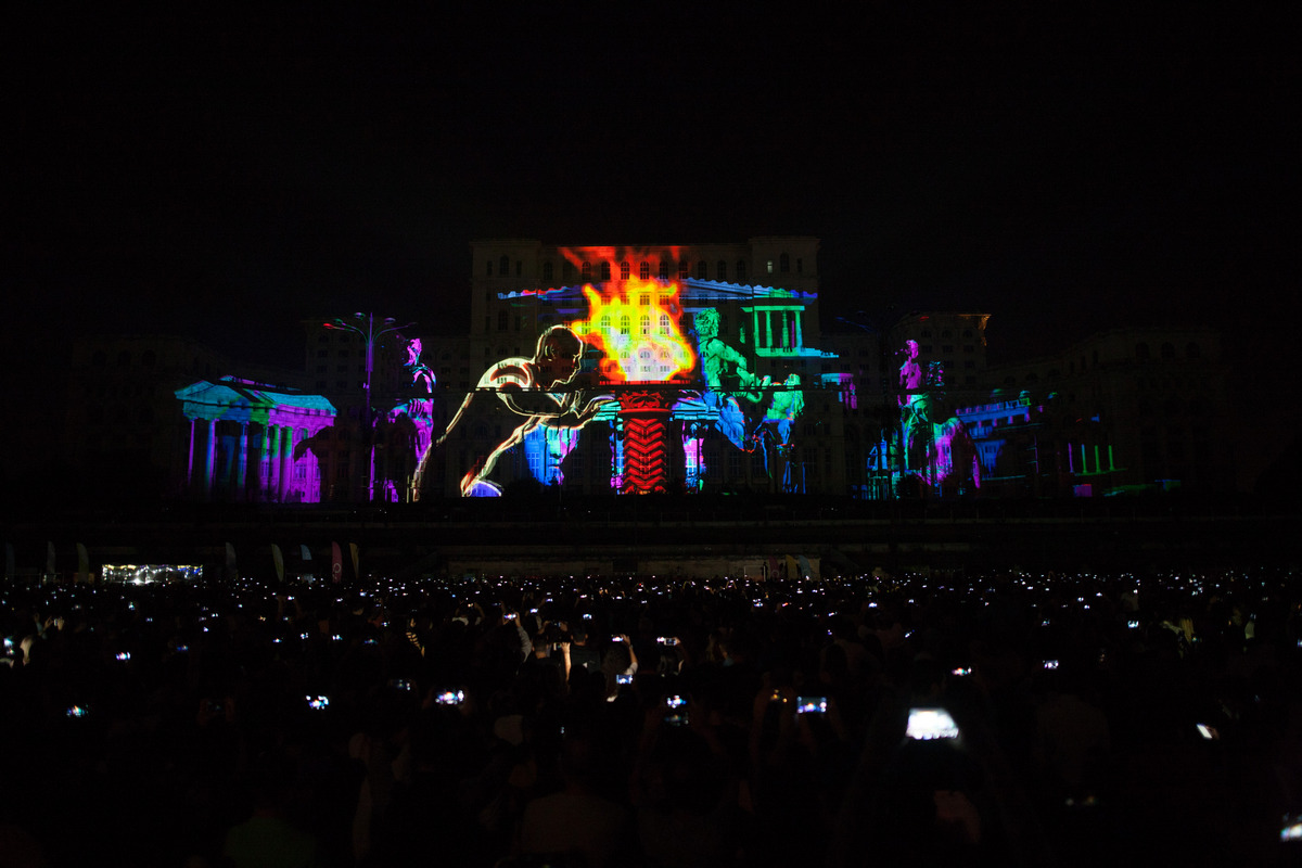 iMapp Bucharest 2021, evenimentul care luminează sâmbătă Palatul Parlamentului. Care e programul
