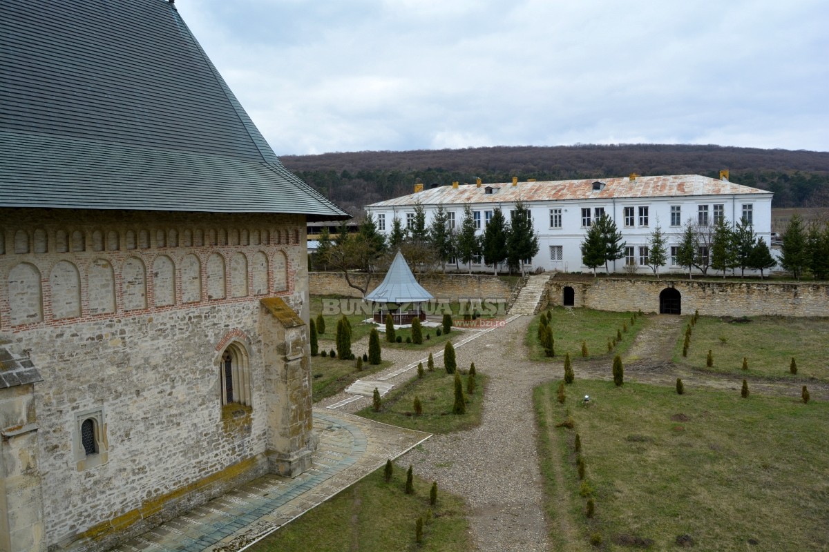 Ce s-a ales de ultima mănăstire a lui Ștefan cel Mare. Nimeni nu își asumă renovarea lăcașului de cult | FOTO
