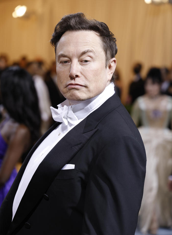 Cine e femeia care l-a însoțit pe Elon Musk la Met Gala 2022. Iubita Grimes nu și-a făcut apariția