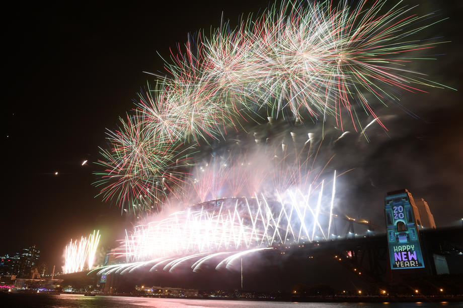 Mistuită de incendii devastatoare, Australia nu a renunțat la focurile de artificii din Sydney, la trecerea în 2020
