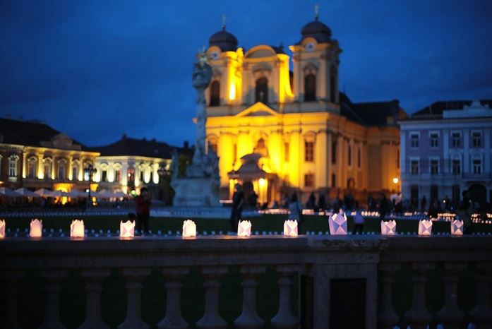 Peisaj de vis la Festivalul Luminii în Timișoara. Mii de lampioane au luminat Cetatea Alba Iulia Carolina