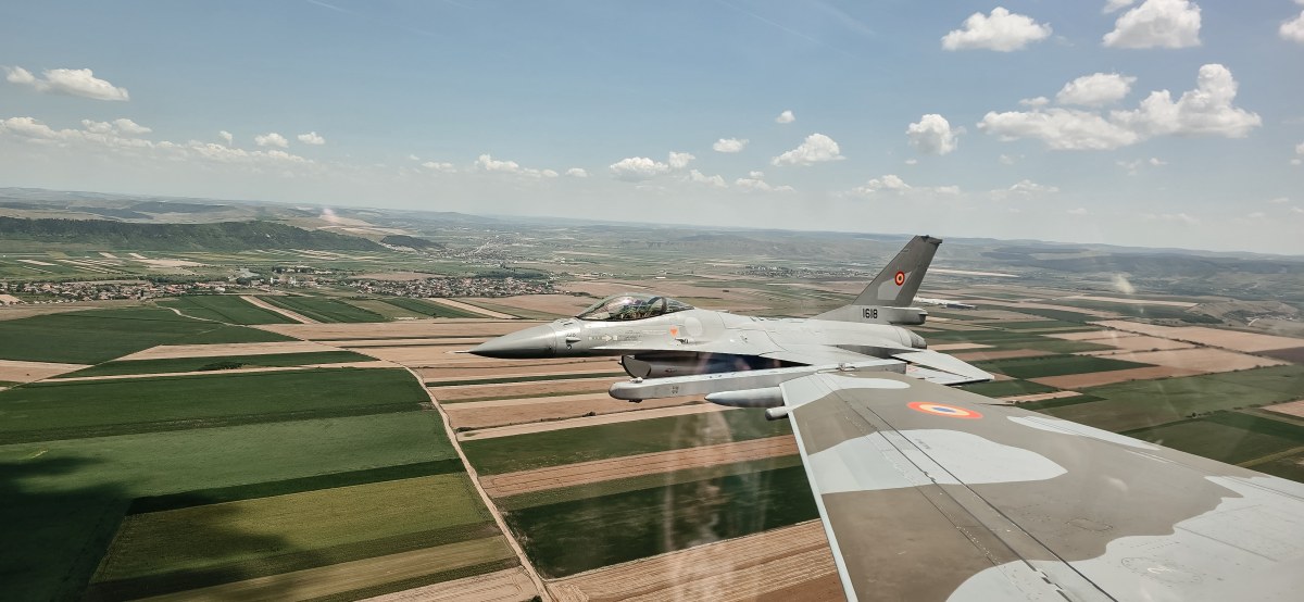 Alte trei avioane F-16 cumpărate din Norvegia au ajuns în România. Cât au costat avioanele care fac tranziția spre F35