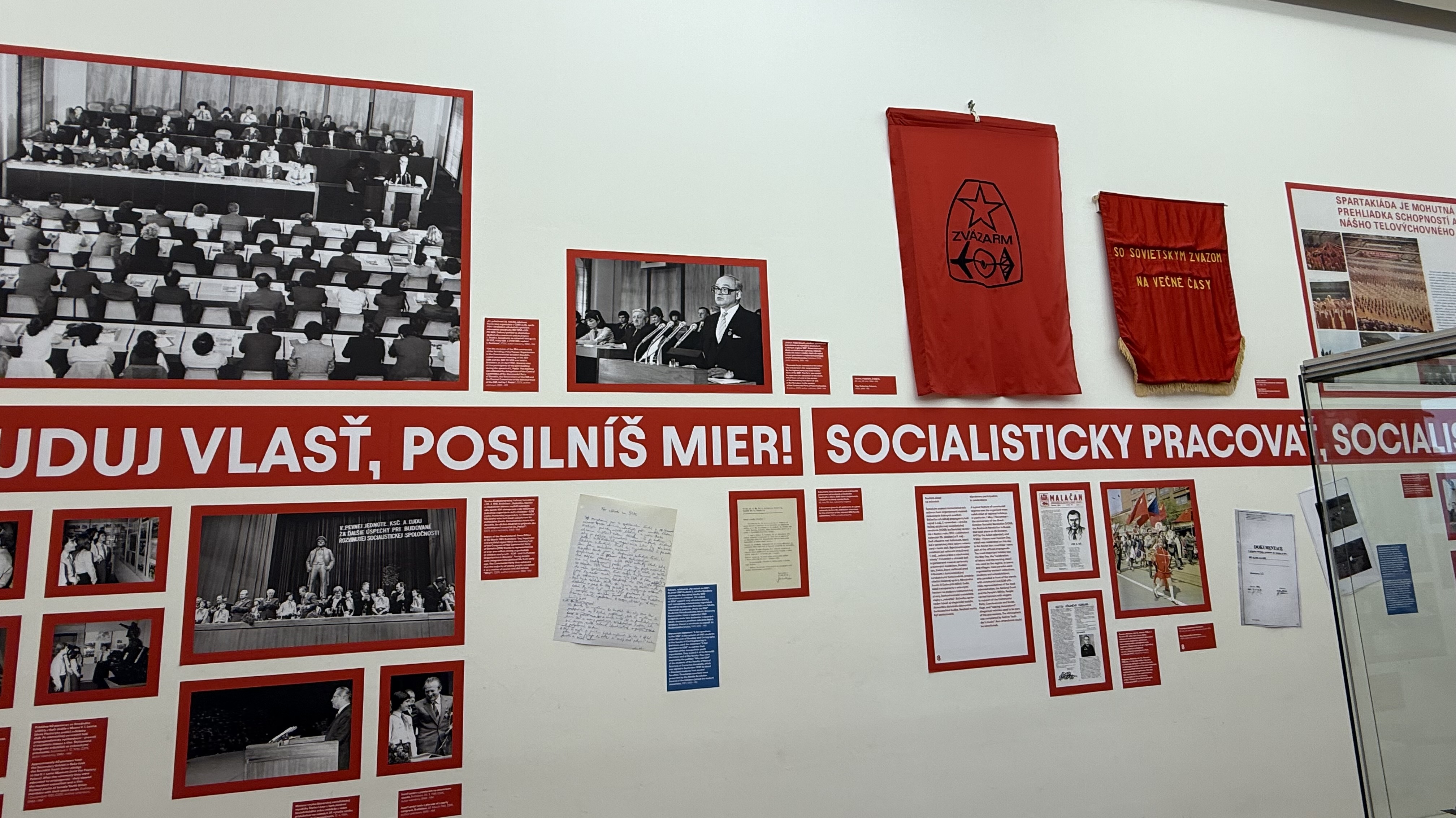 Spionaj, petreceri secrete și mese fastuoase. Povestea castelului cu bijuterii regale, de unde se văd trei țări