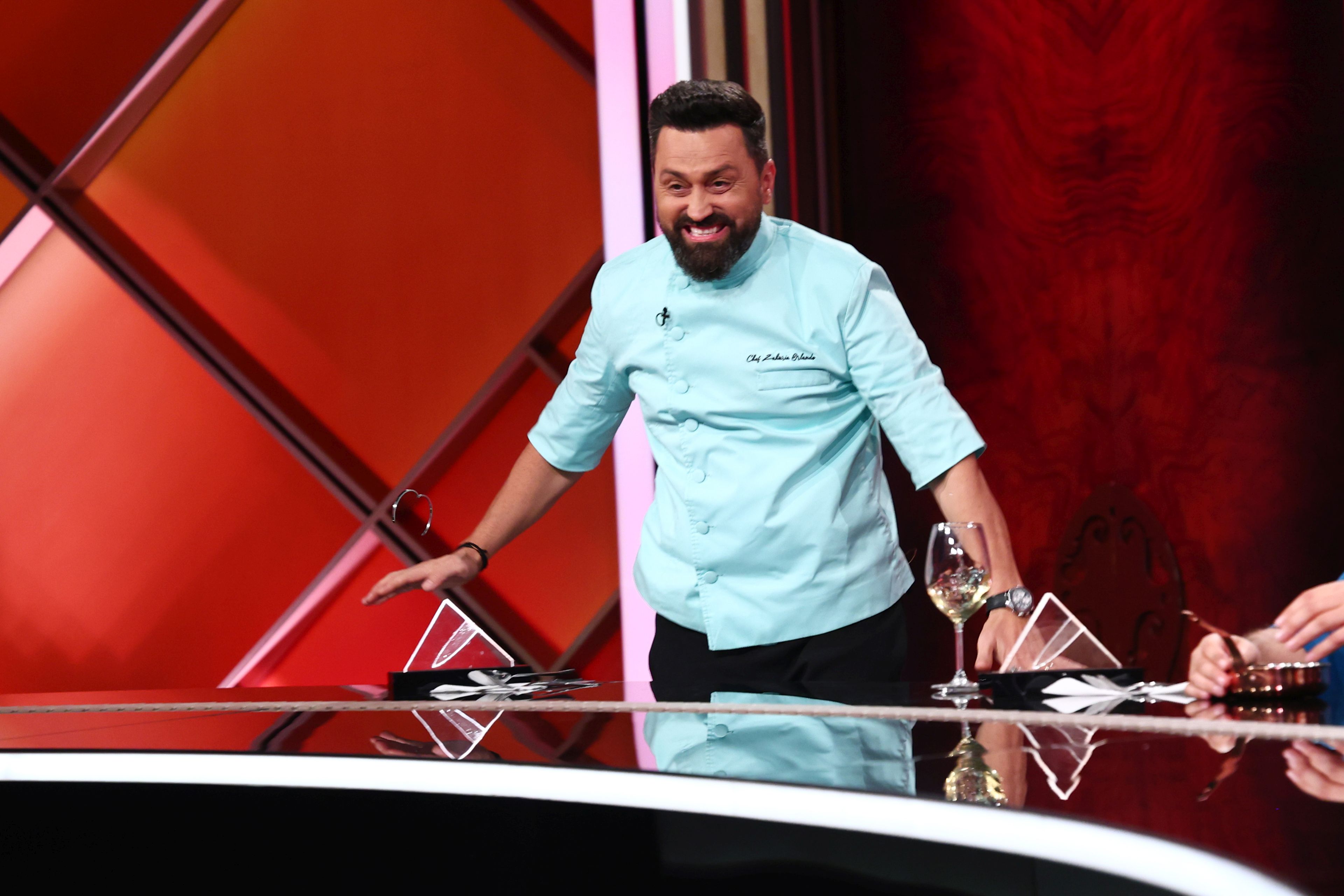Chef Orlando Zaharia a câștigat bomba cu mai multe amulete. Vlăduța Lupău a dat verdictul la „Chefi la cuțite”