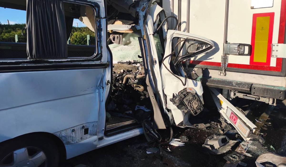 Opt oameni au murit în 40 de minute, în două accidente diferite în Ungaria, cu un camion și un microbuz cu numere de Republica Moldova